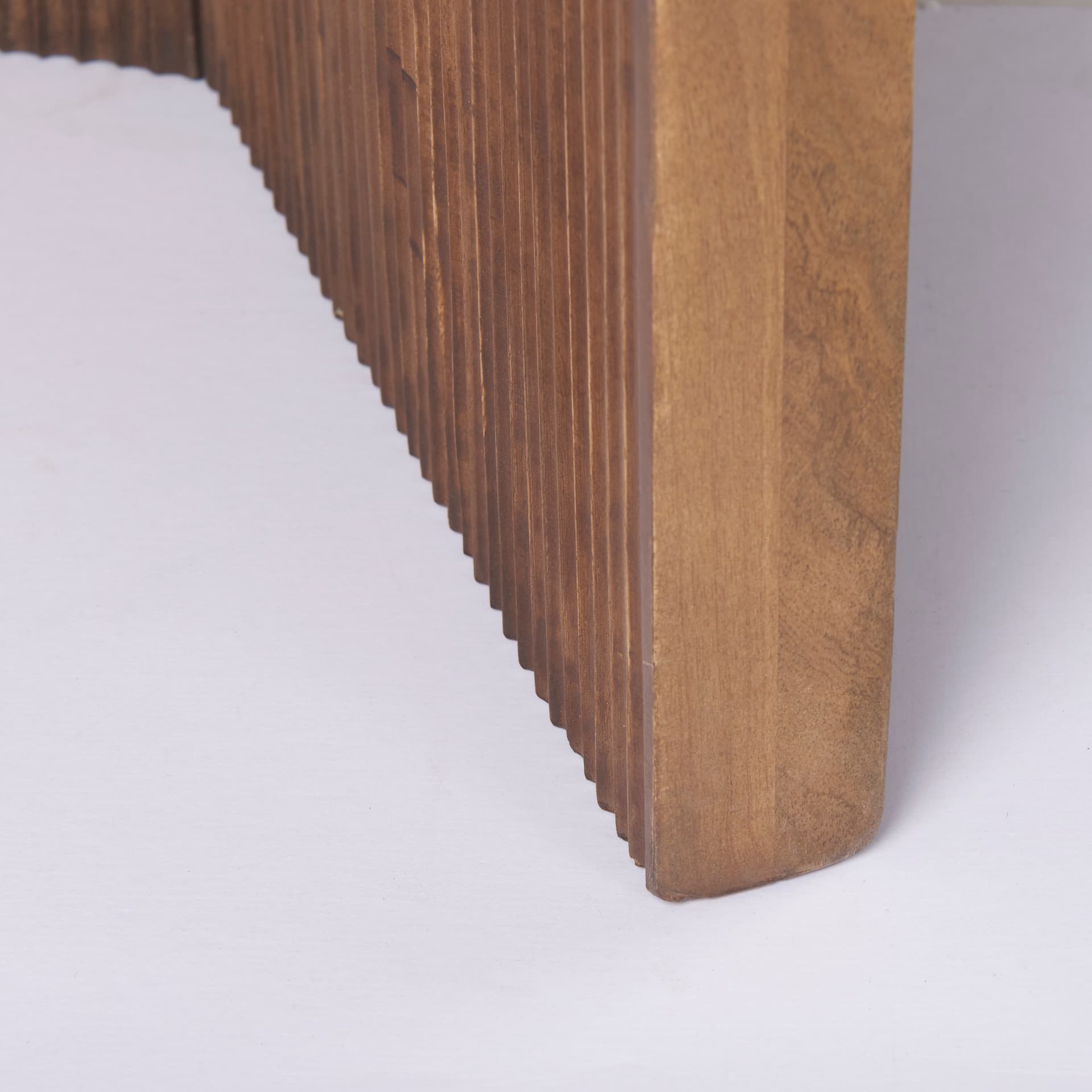 Enzo 32" Round Tabletop w/ Fluted Wood Base Foyer Accent Table — product photograph