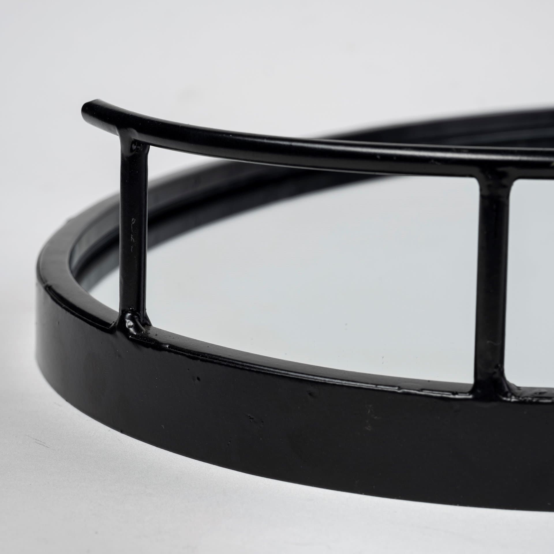 Ansel 20L x 14W Black Metal Mirrored Bottom Oval Serving Tray — product photograph