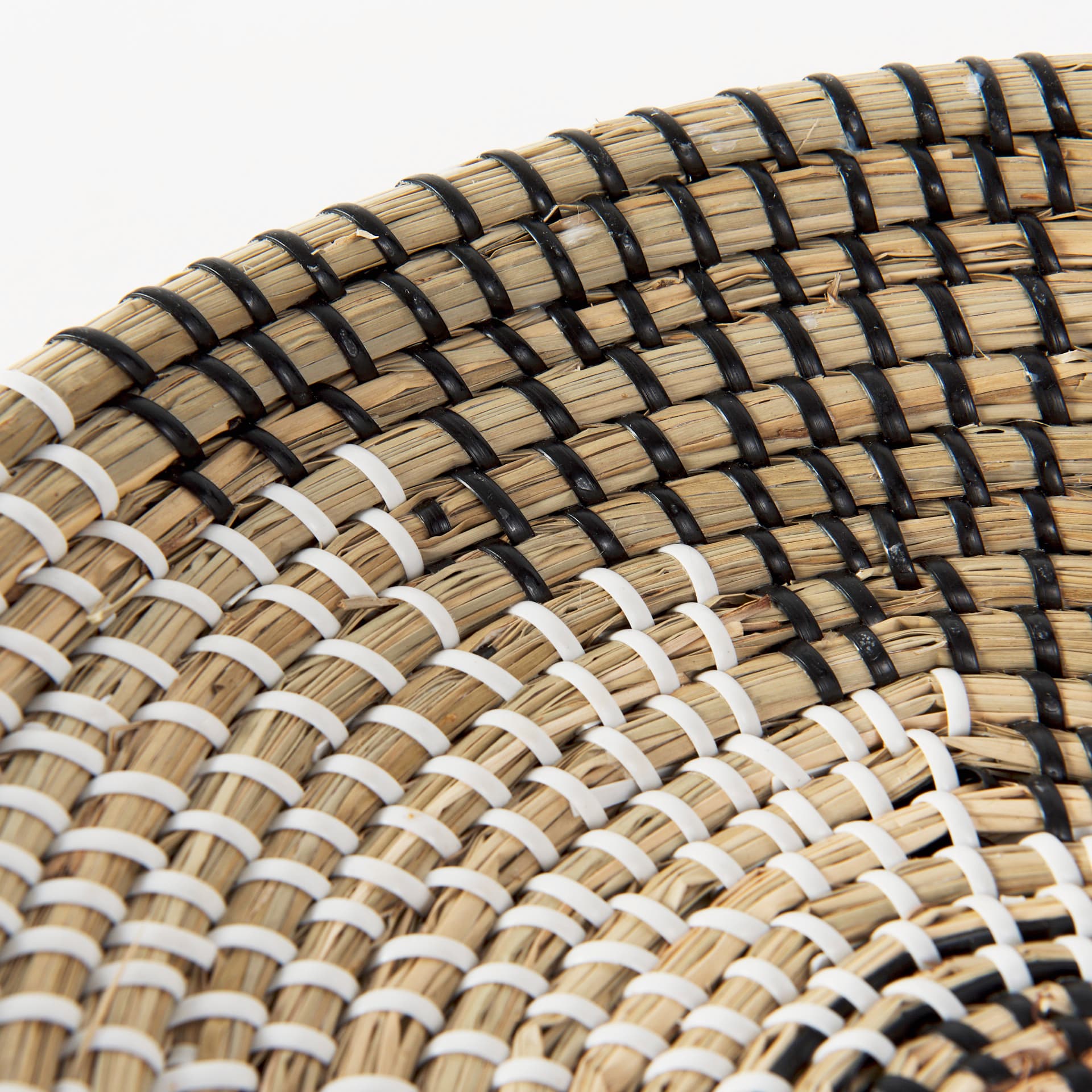 Luna 12.0L x 12.0W x 2.0H Light Brown Seagrass Round Wall Hanging Plate — product photograph