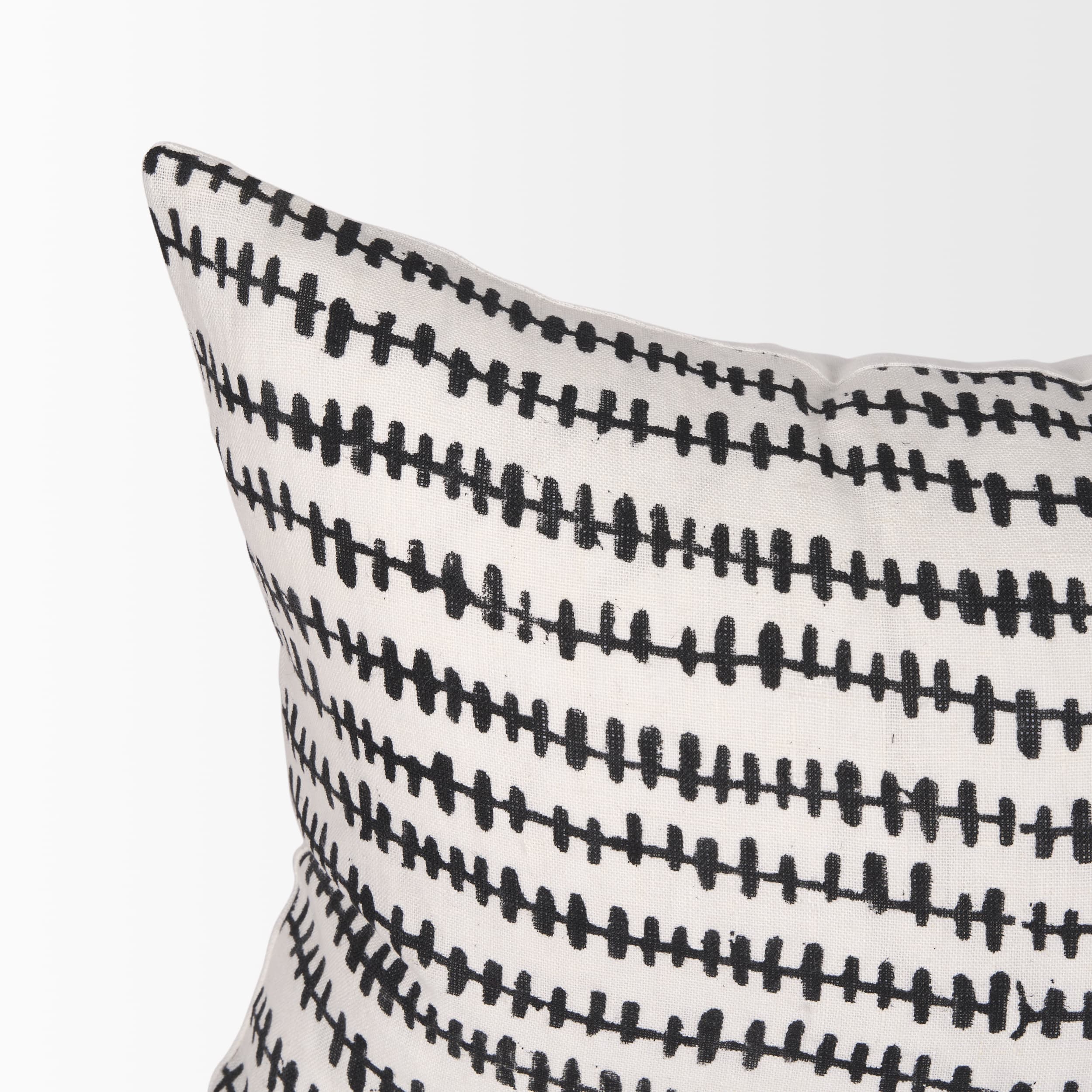 Jenna 14x26 Cream/Black Print Linen Lumbar Decorative Pillow Cover — product photograph