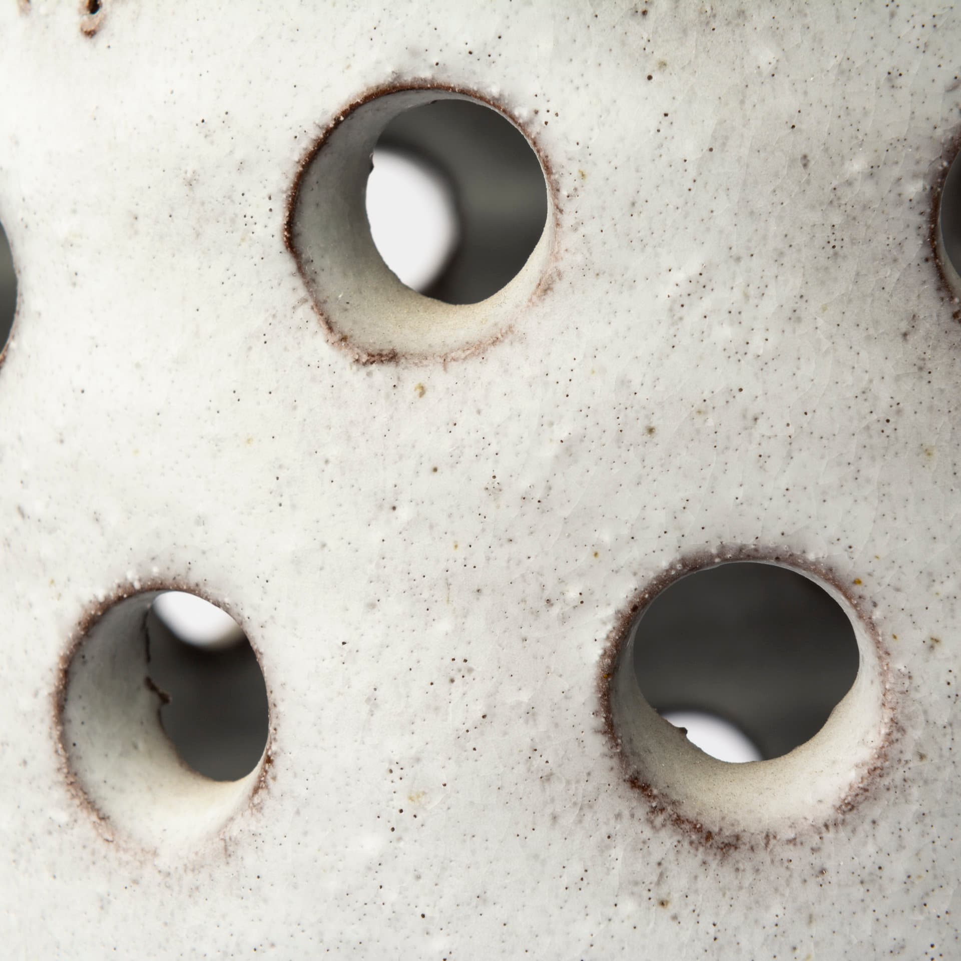 Canasta Small Rustic White Ceramic Cylindrical Vase — product photograph
