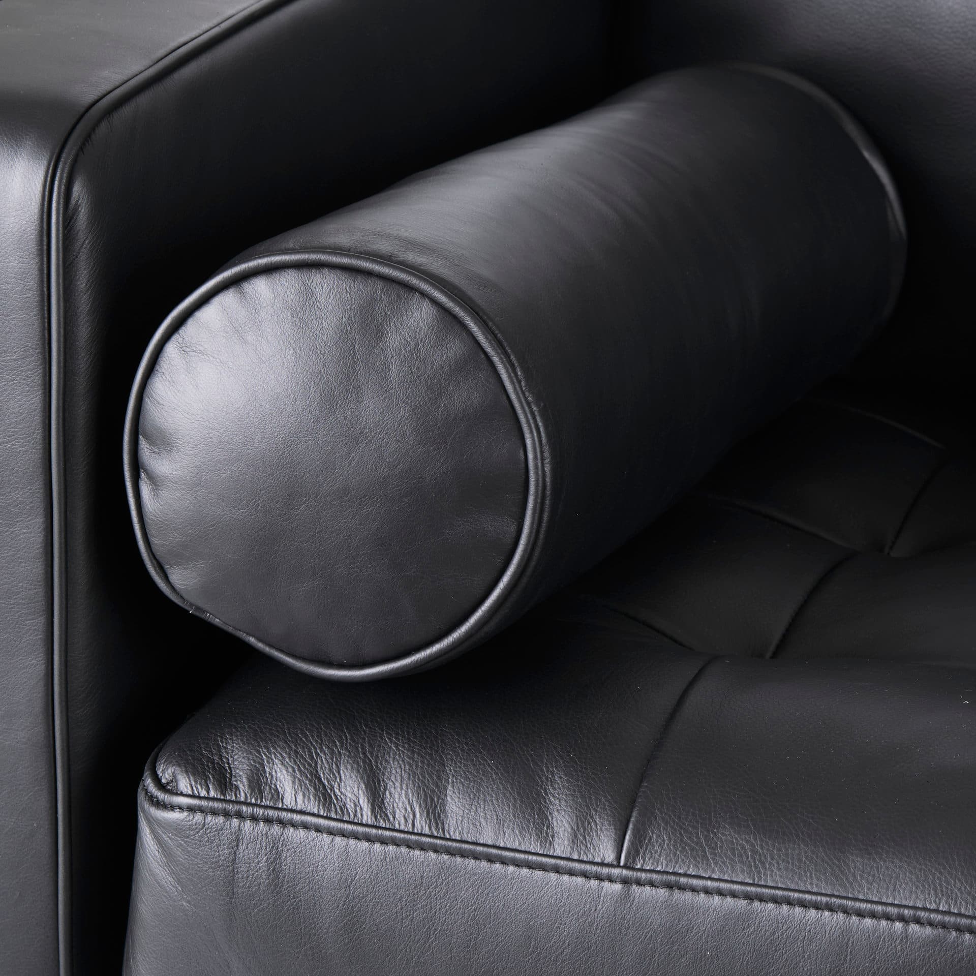 Svend 88.0L x 38.0W x 34.0H Black Leather Sofa — product photograph