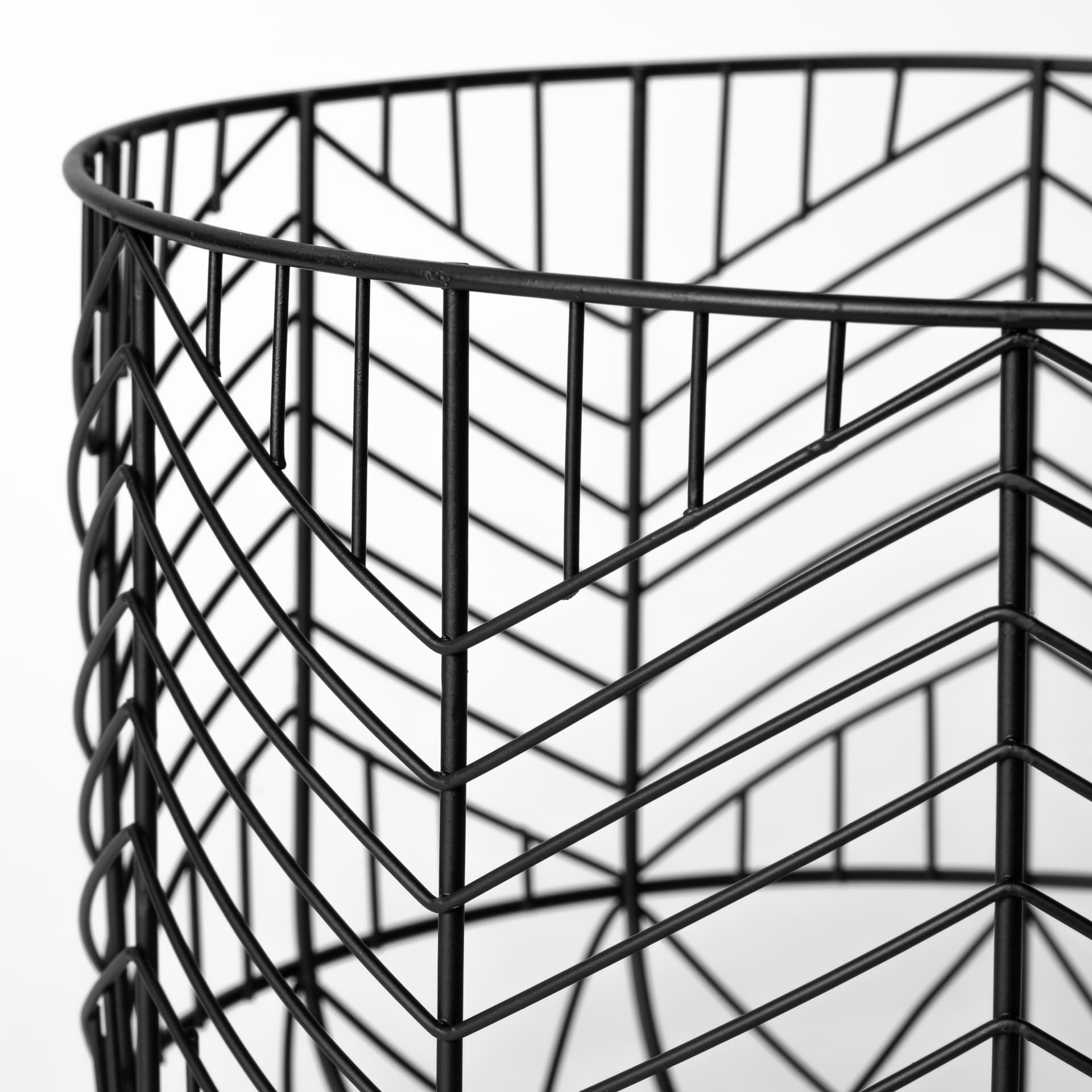Idris Set of 2 Black Metal Geometric Mesh Bowls — product photograph