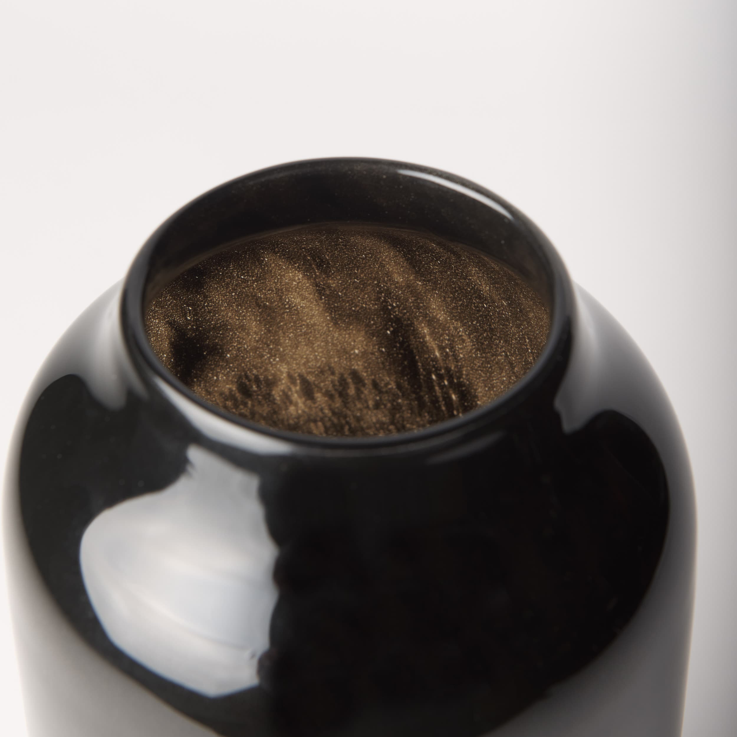 Emu Short Black w/ Gray Vase — product photograph