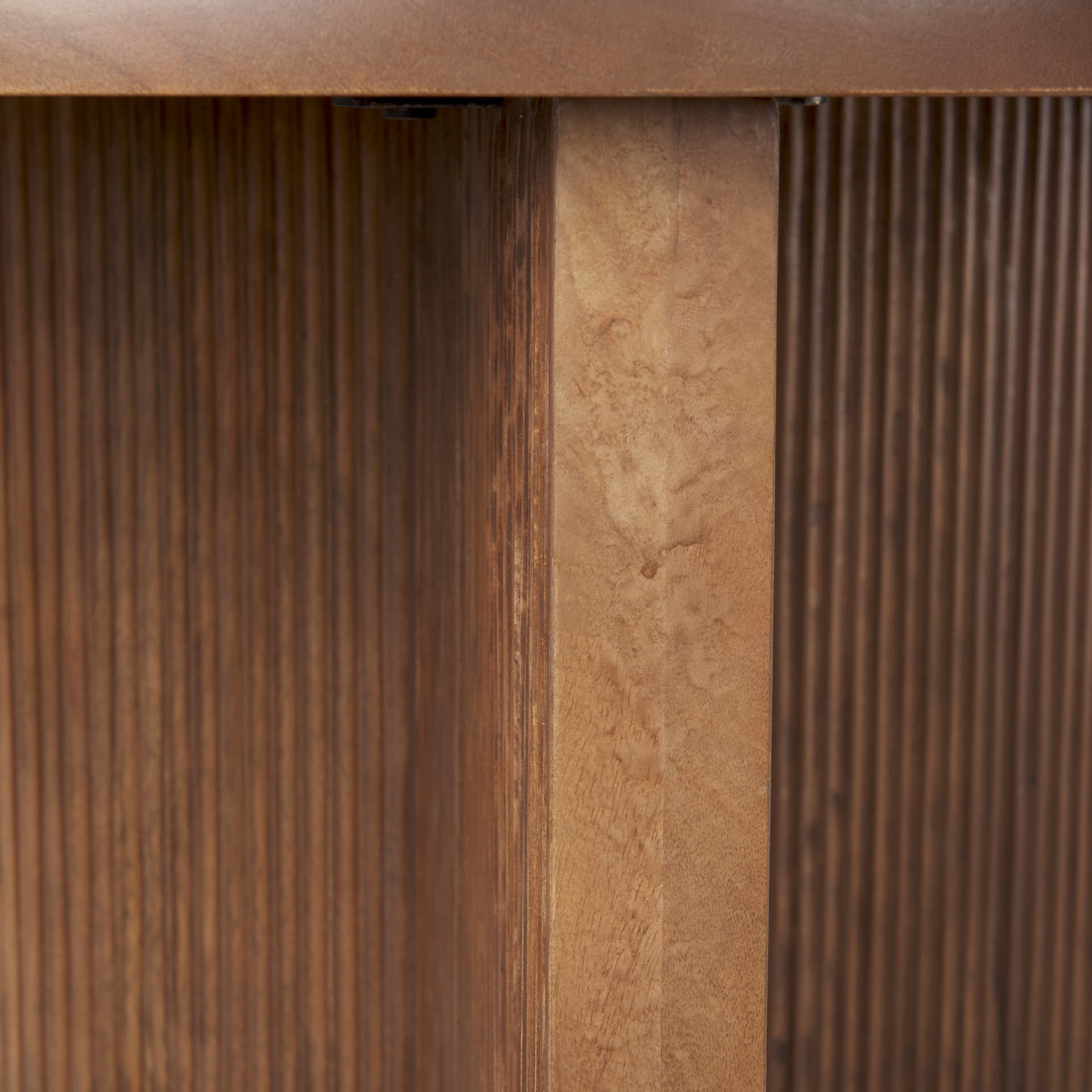 Enzo 32" Round Tabletop w/ Fluted Wood Base Foyer Accent Table — product photograph
