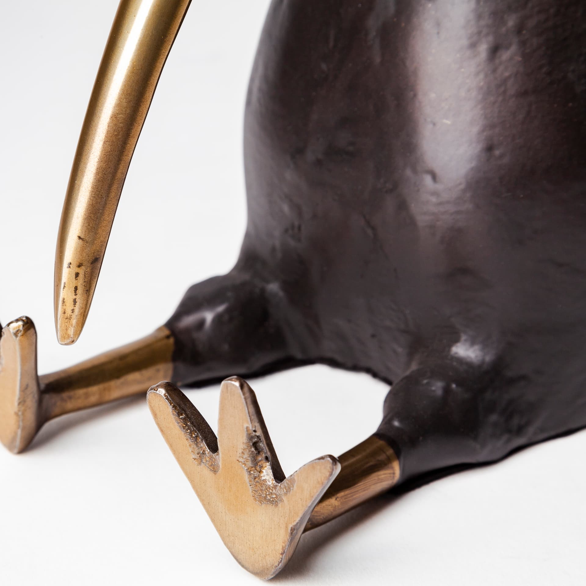 Dodo Kiwi 7L x 4W Black Cast Aluminum Mauritian Bird Sculpture — product photograph