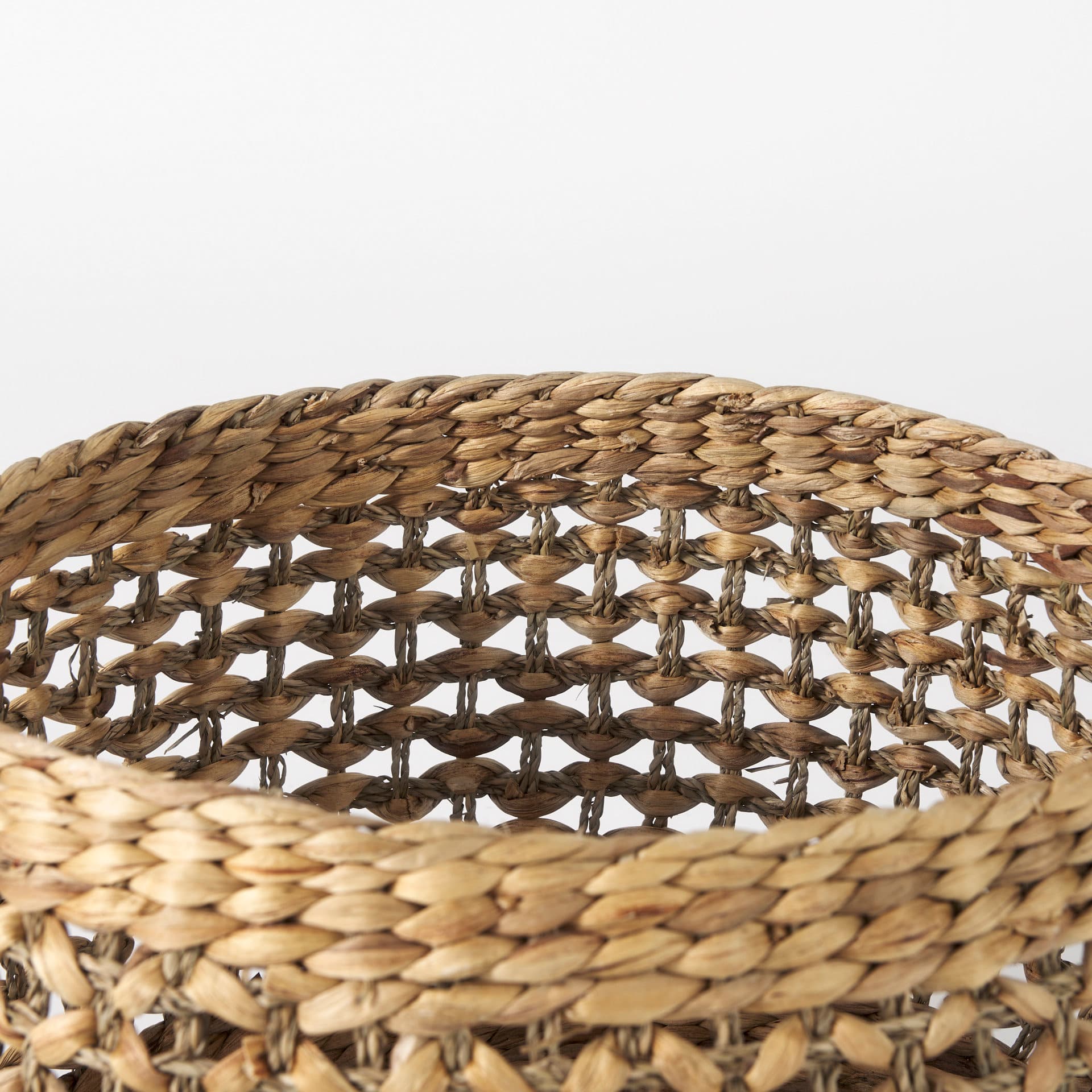 Dakota (Set of 3) Medium Brown Seagrass Round Basket — product photograph