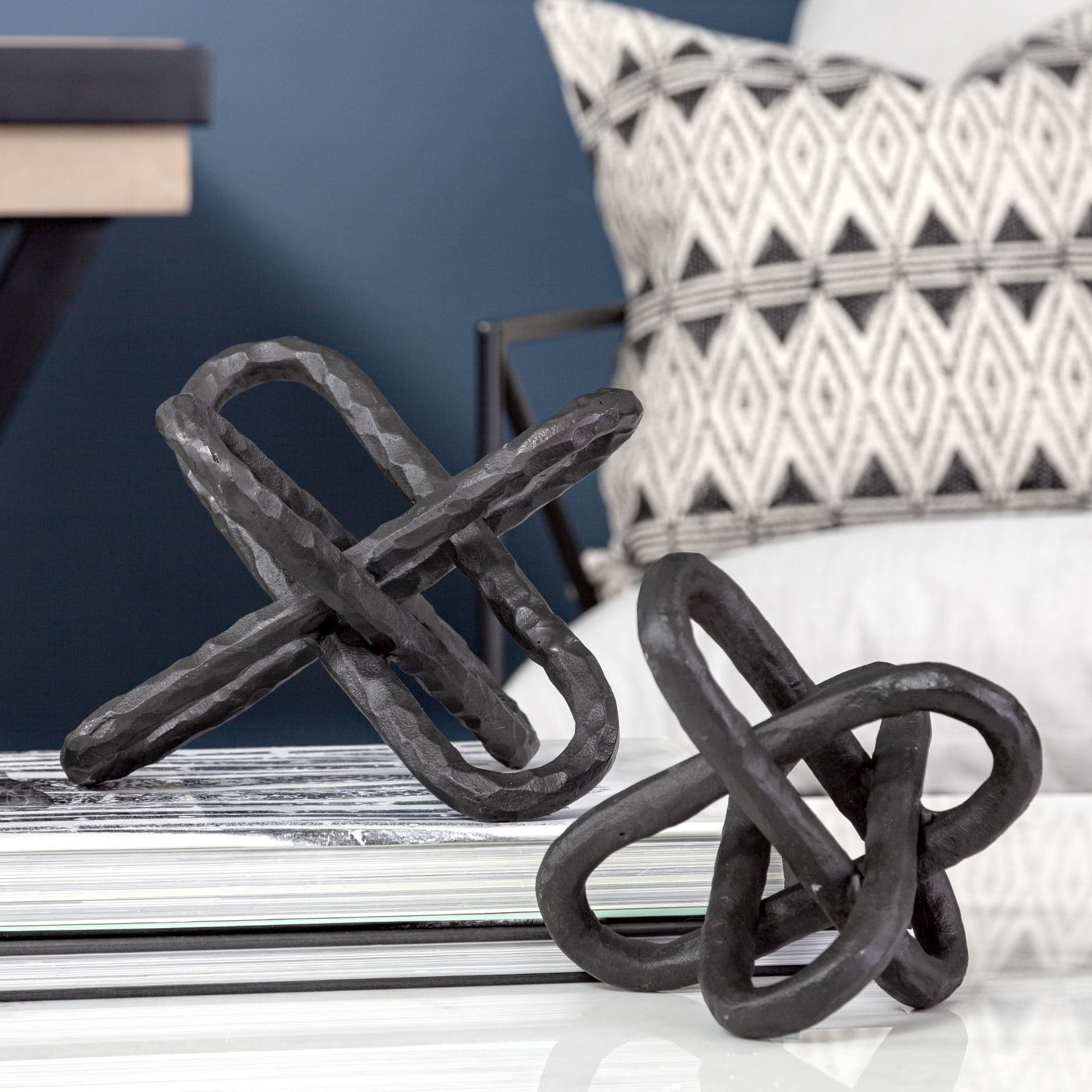 Wilhelm II (Large) 10L x 10W Black Metal Link Decor Object — product photograph