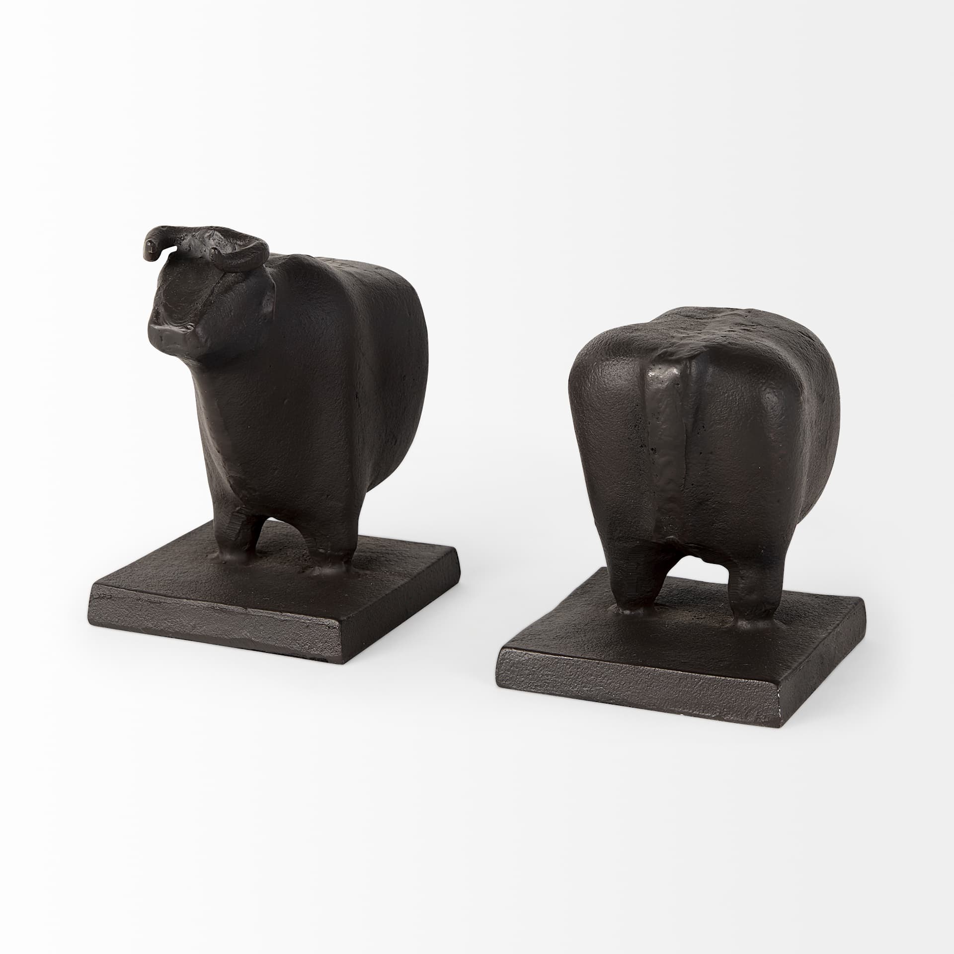 Taurus III (Set of 2) 9L x 4W Black Cast Aluminum Bull Bookends — product photograph