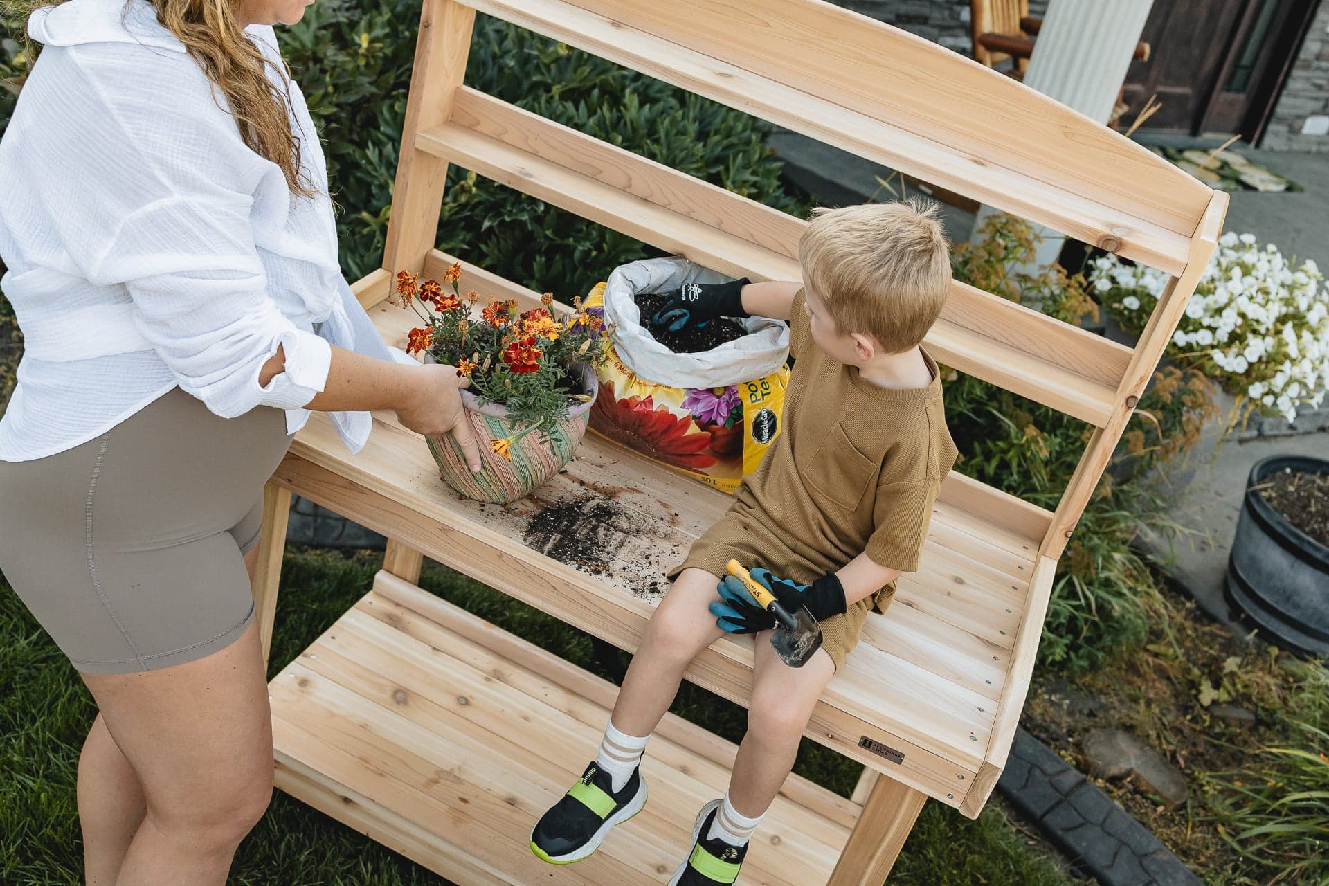 Cedar Garden Potting Bench — product photograph