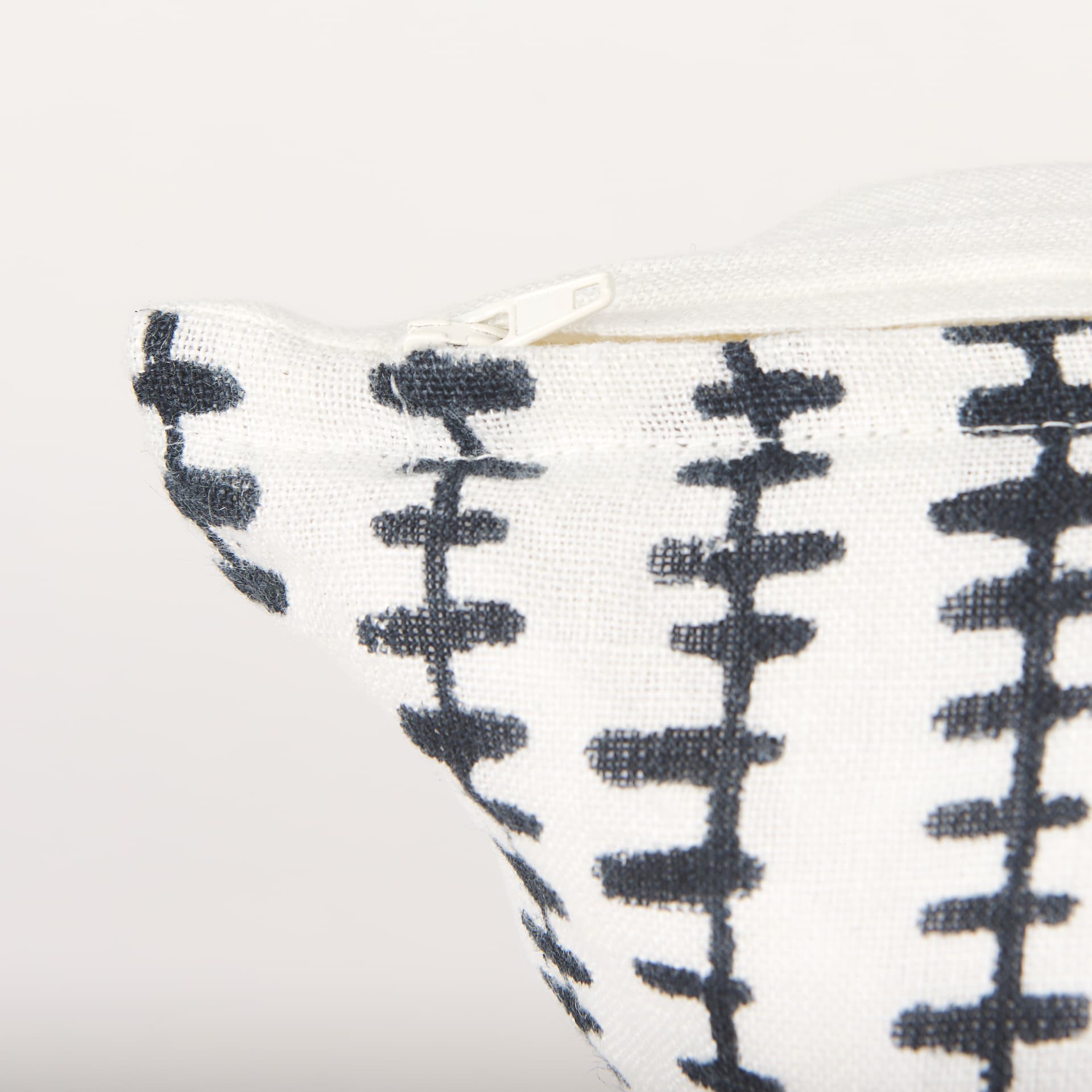 Jenna 22x22 Cream w/ Black Print Linen Square Decorative Pillow Cover — product photograph