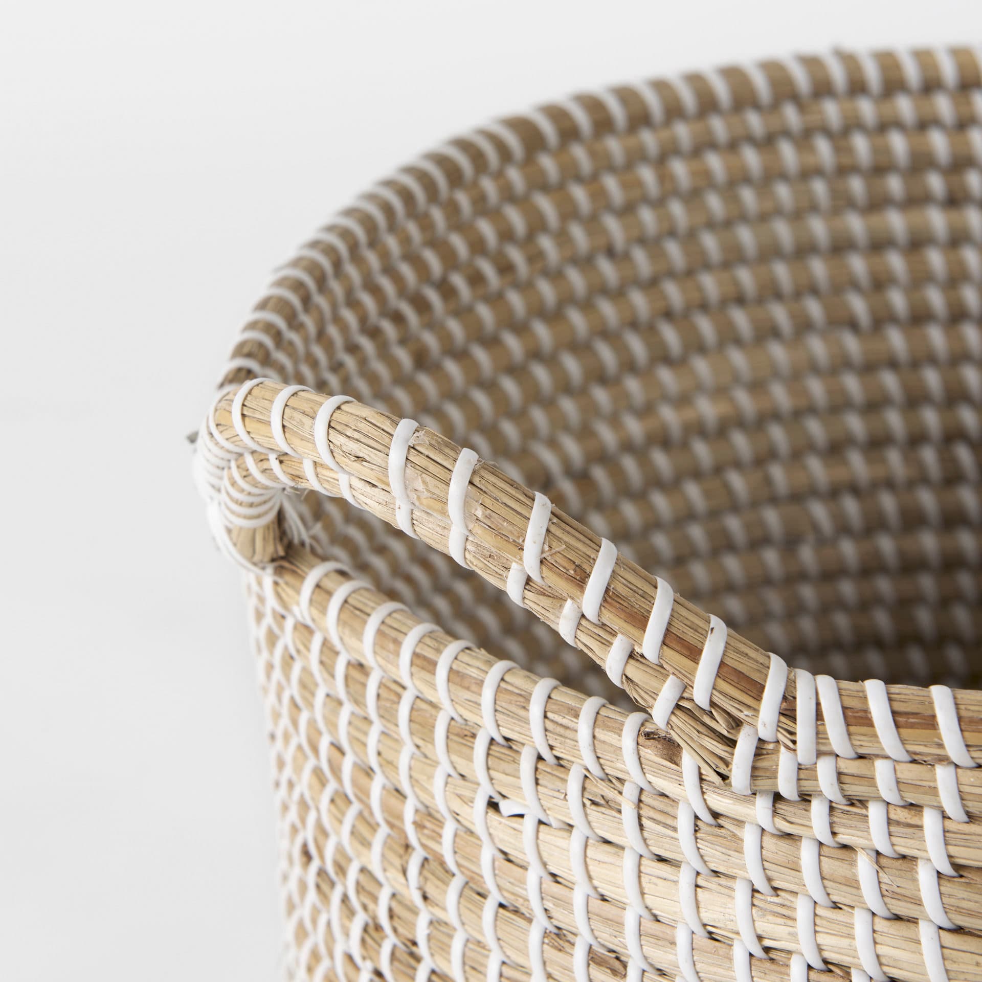 Maddie (Set of 3) Light Brown W/White Dipped Seagrass Round Basket W/ Handles — product photograph