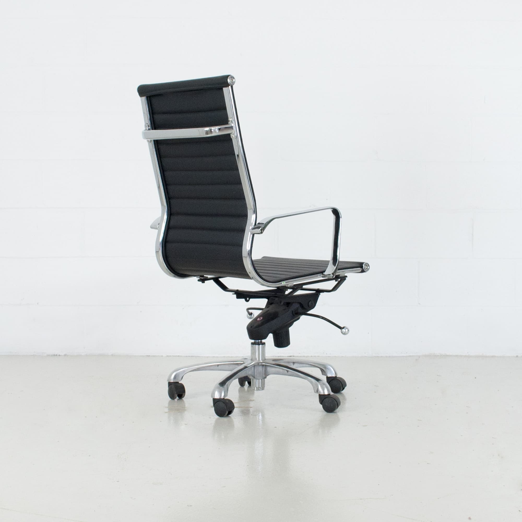 Office Chair Leatherette Seat Black — product photograph