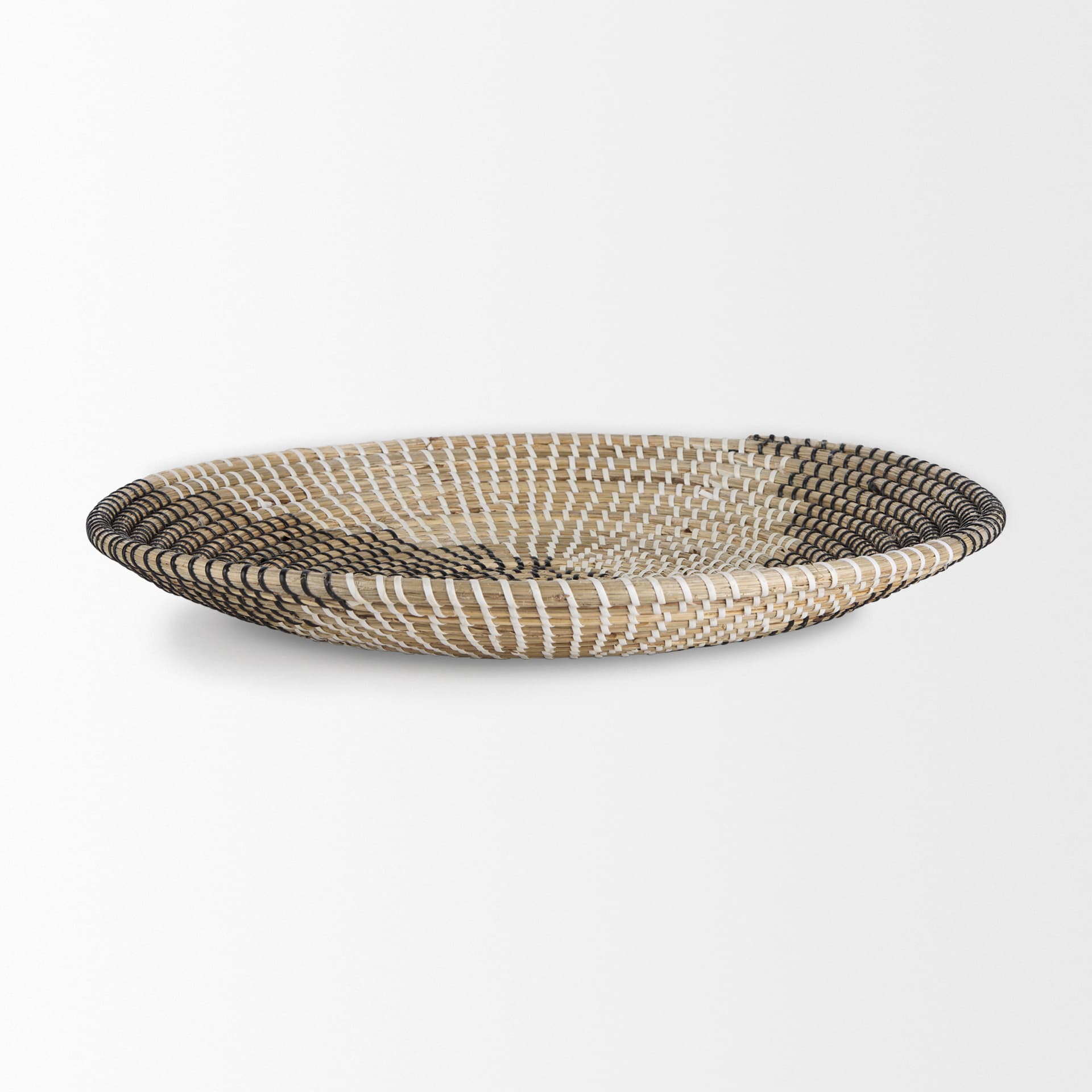 Luna 18.0L x 18.0W x 3.0H Large Light Brown Seagrass Round Wall Hanging Plate — product photograph