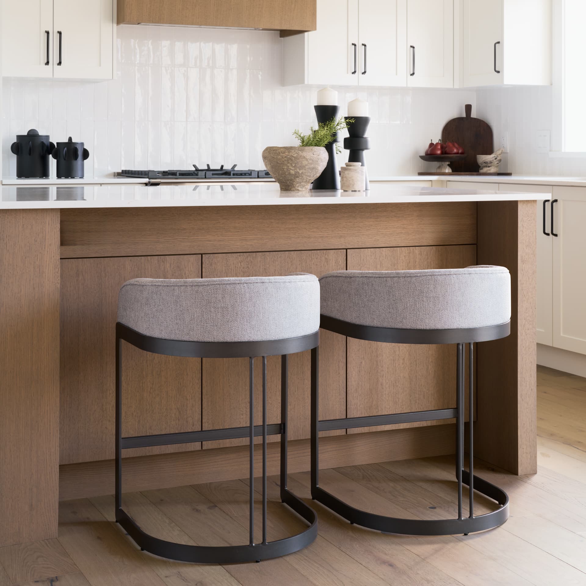 Hollyfield Low Back 28.7in Seat Bar Stool | II Gray Fabric w/ Counter — product photograph
