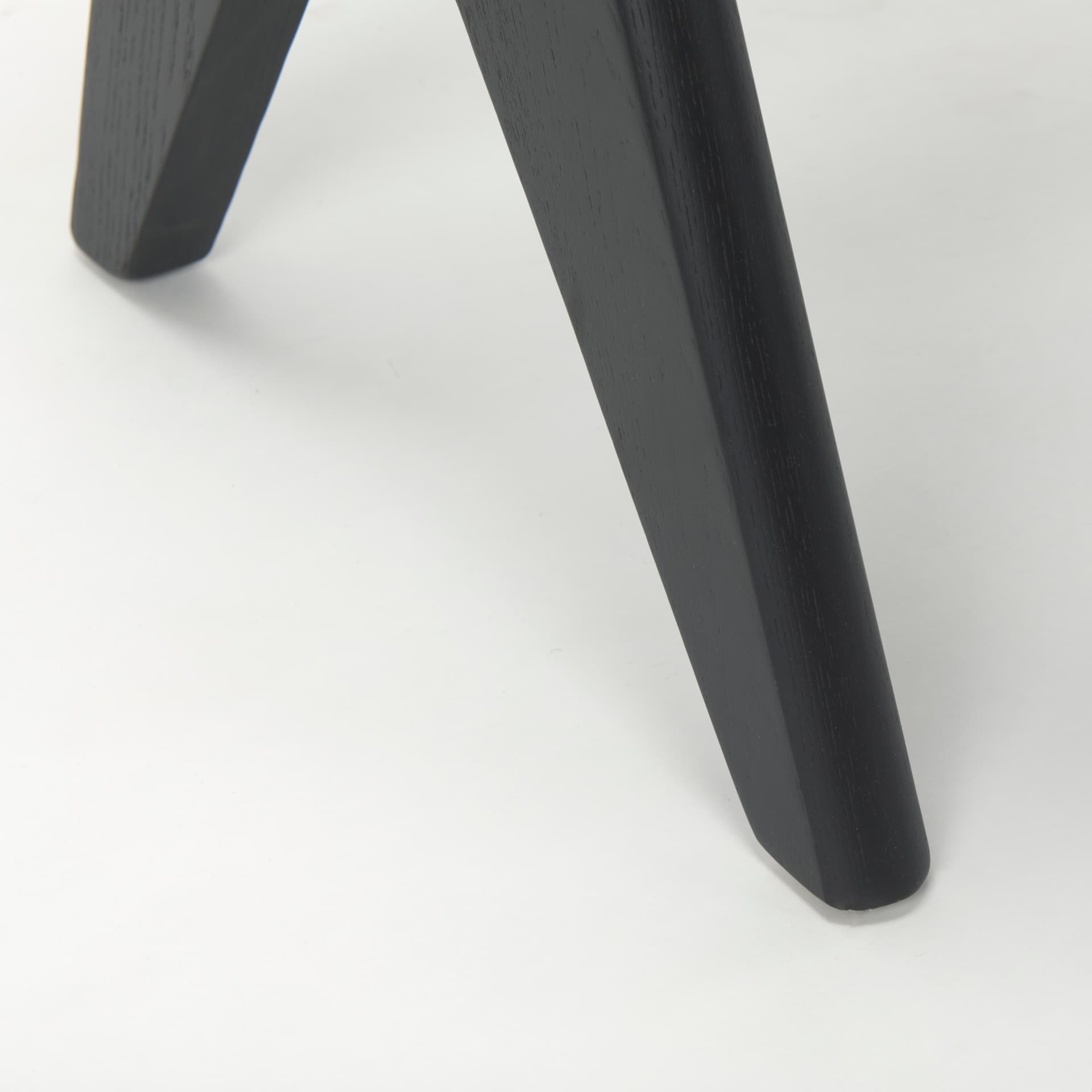 Arvin 59.1L x 17.7W x 18.1H Black Wooden Bench — product photograph