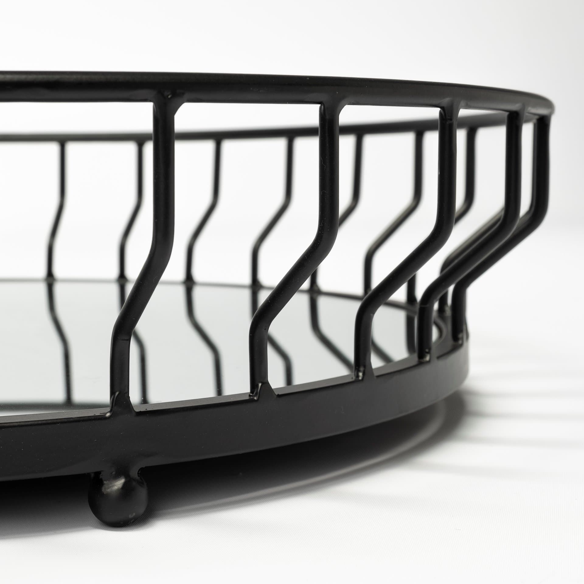 Helena 20L x 20W Black Metal Mirrored Bottom Round Serving Tray — product photograph