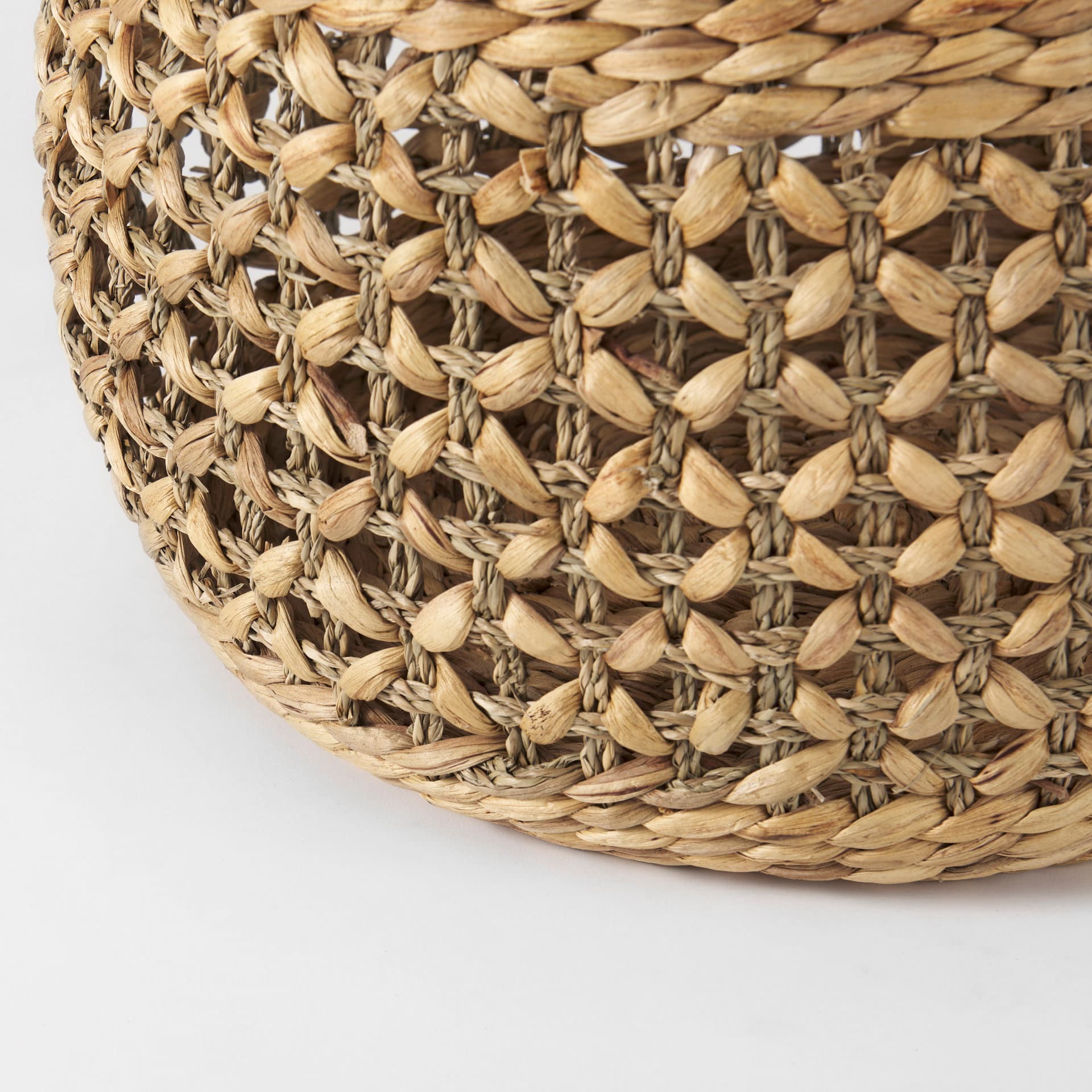 Dakota (Set of 3) Medium Brown Seagrass Round Basket — product photograph