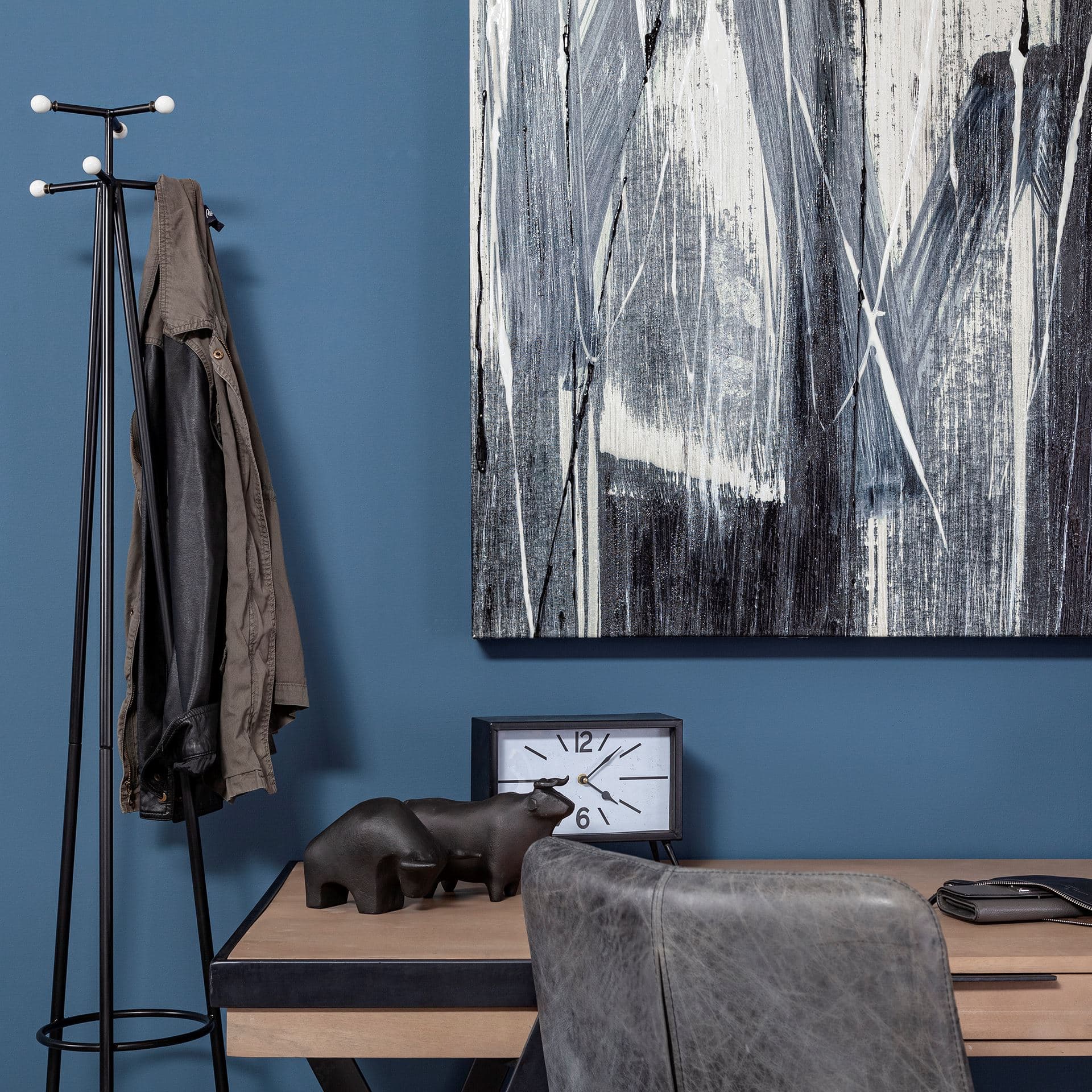 Lita Black Metal Rectangular Table Clock — product photograph