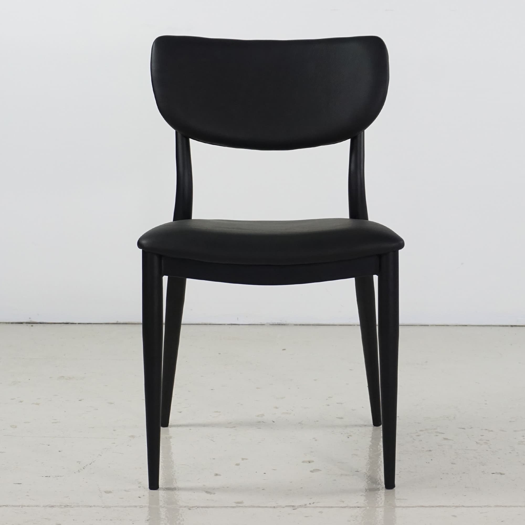 Vennie Stackable Chair — product photograph