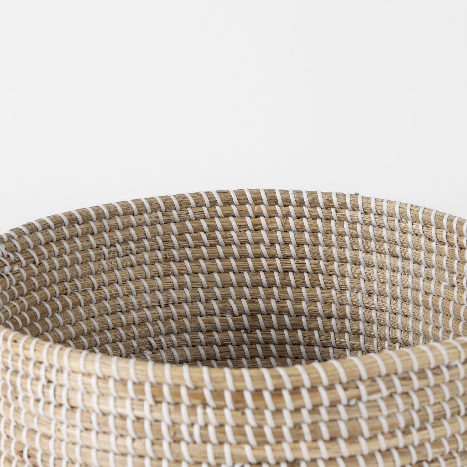 Maddie (Set of 3) Light Brown W/White Dipped Seagrass Round Basket W/ Handles — product photograph