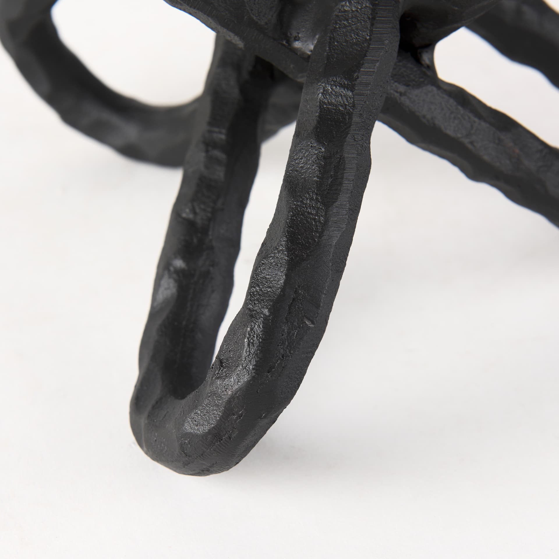 Wilhelm II (Large) 10L x 10W Black Metal Link Decor Object — product photograph