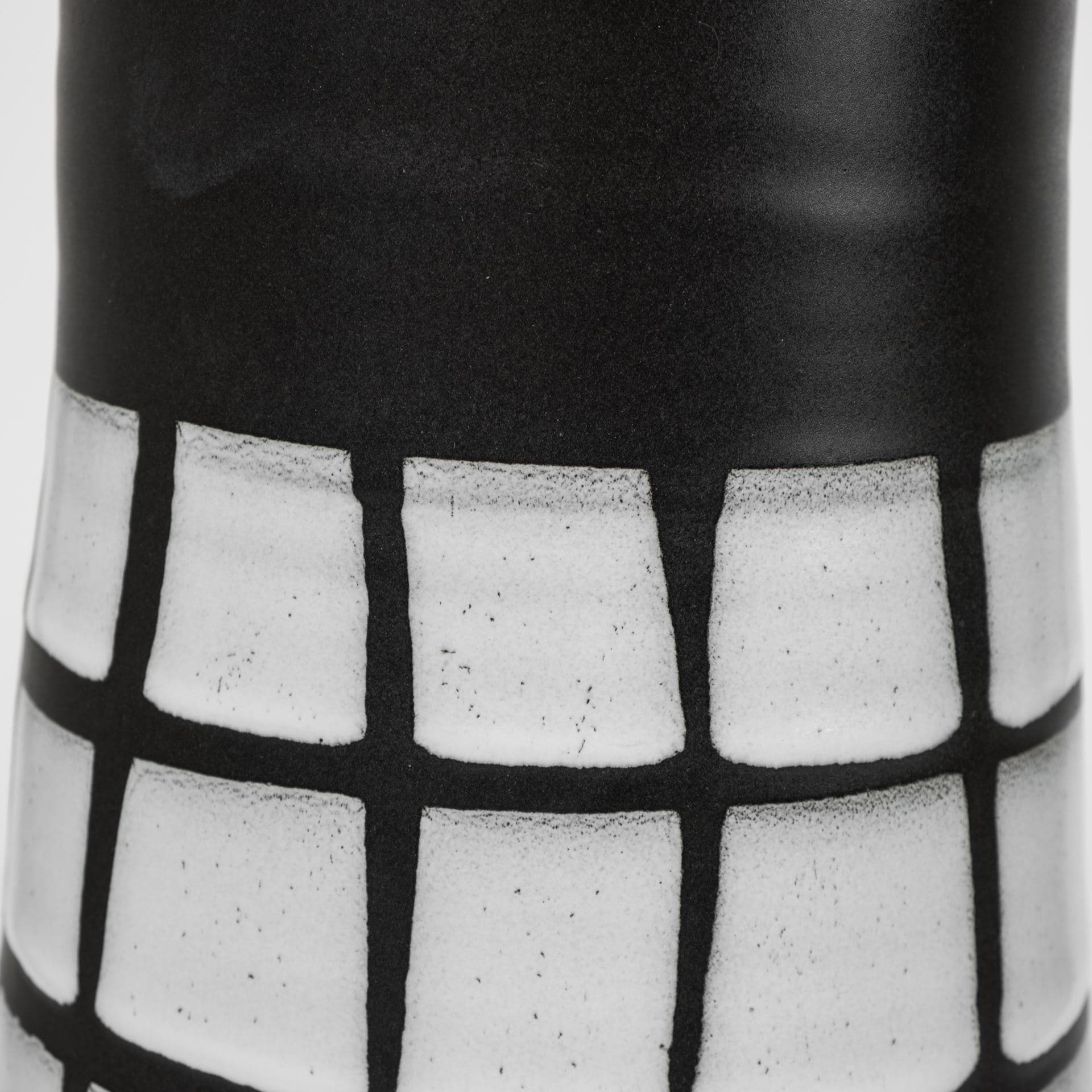 Luanda Large Black/White Large Ceramic Vase — product photograph