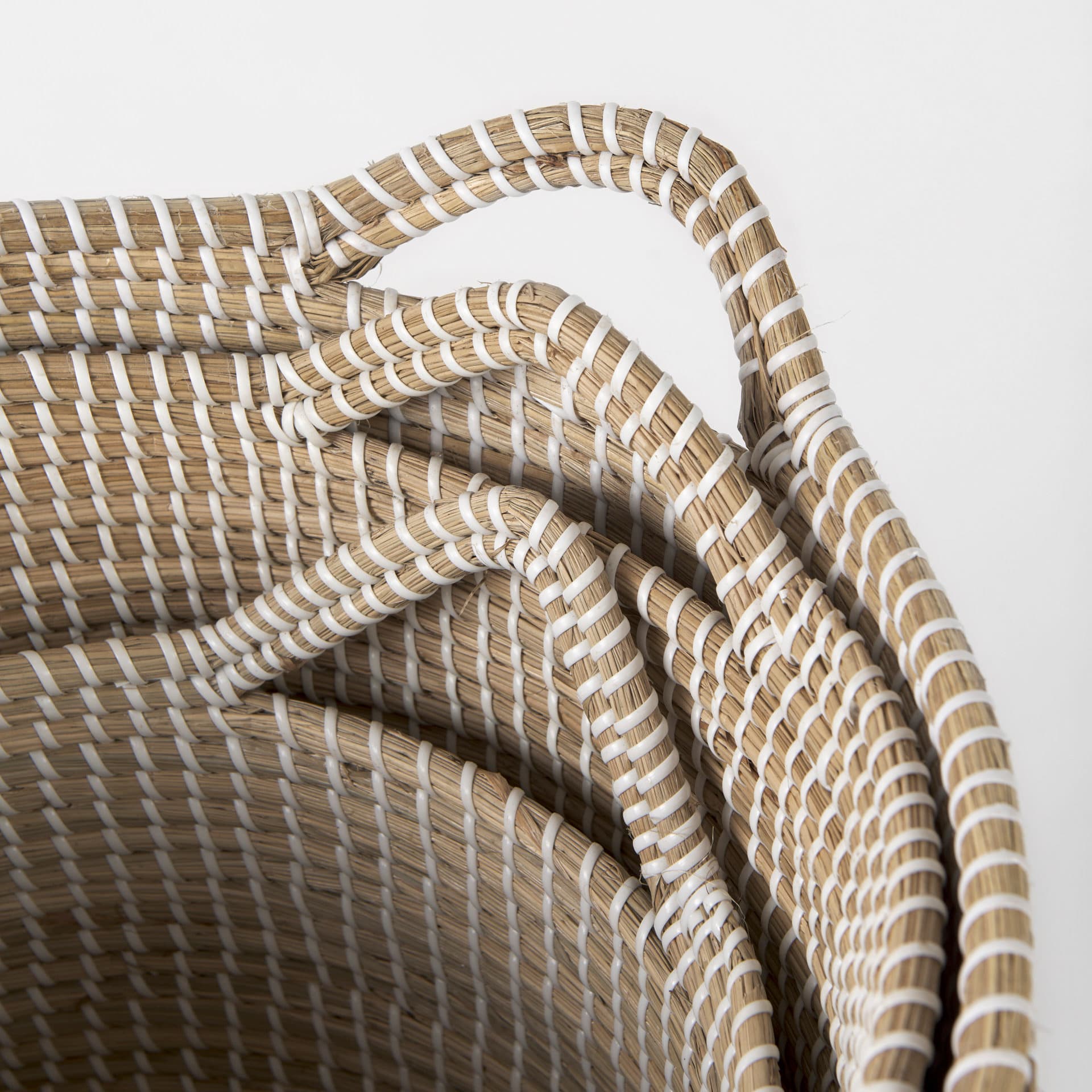 Maddie (Set of 3) Light Brown W/White Dipped Seagrass Round Basket W/ Handles — product photograph