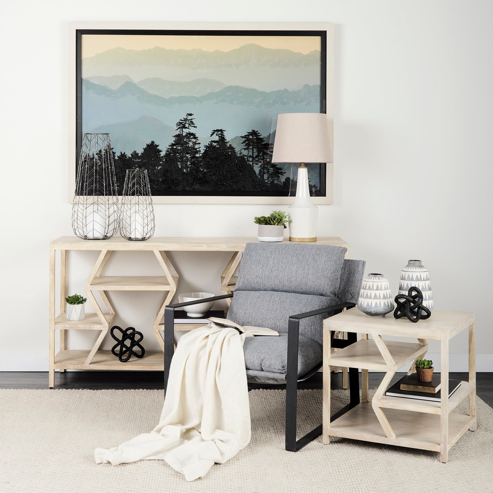Wilhelm I (Small) 7L x 7W Black Metal Link Decor Object — product photograph