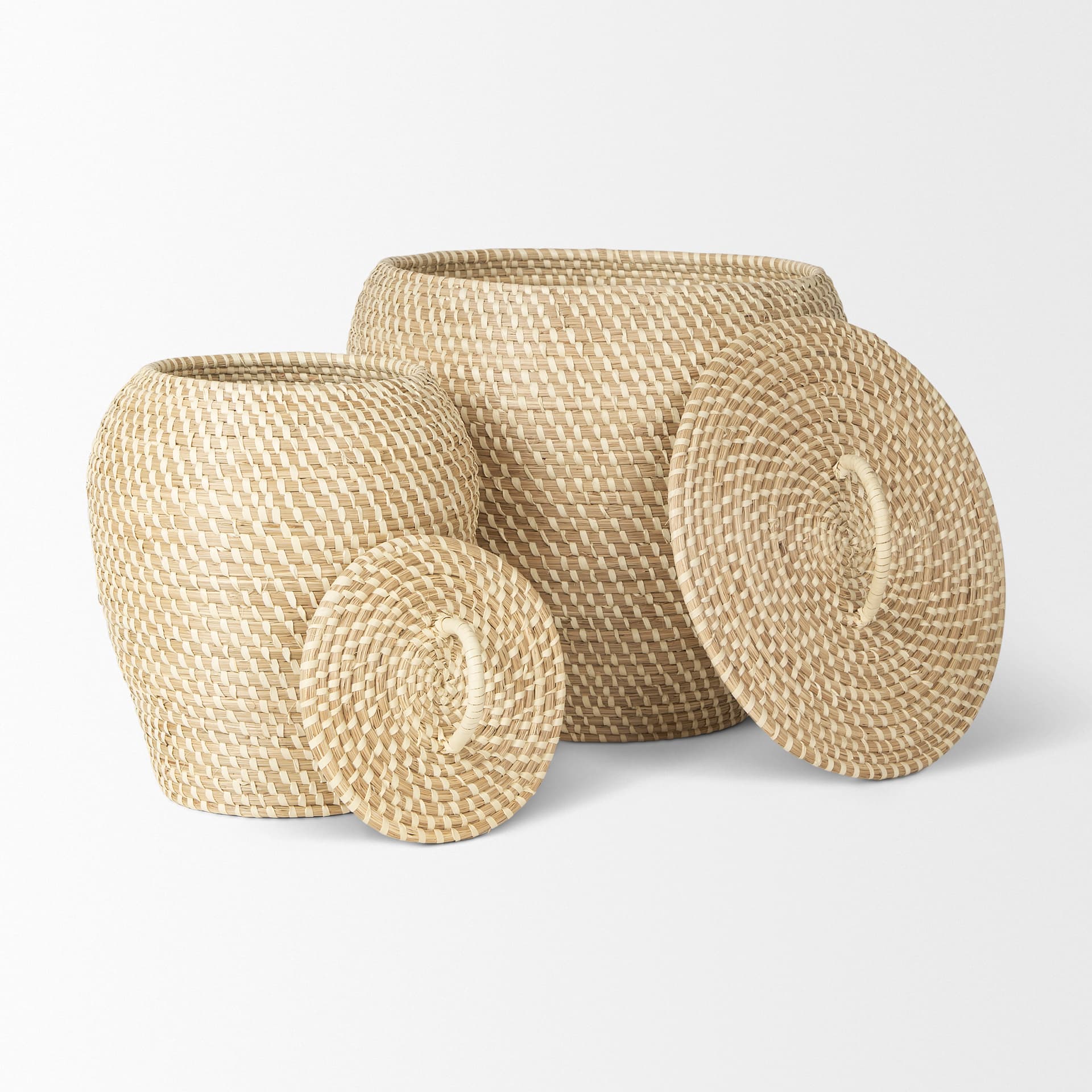 Kalopa Set of 2 Seagrass Floor Baskets w/ Flat Handled Lid — product photograph