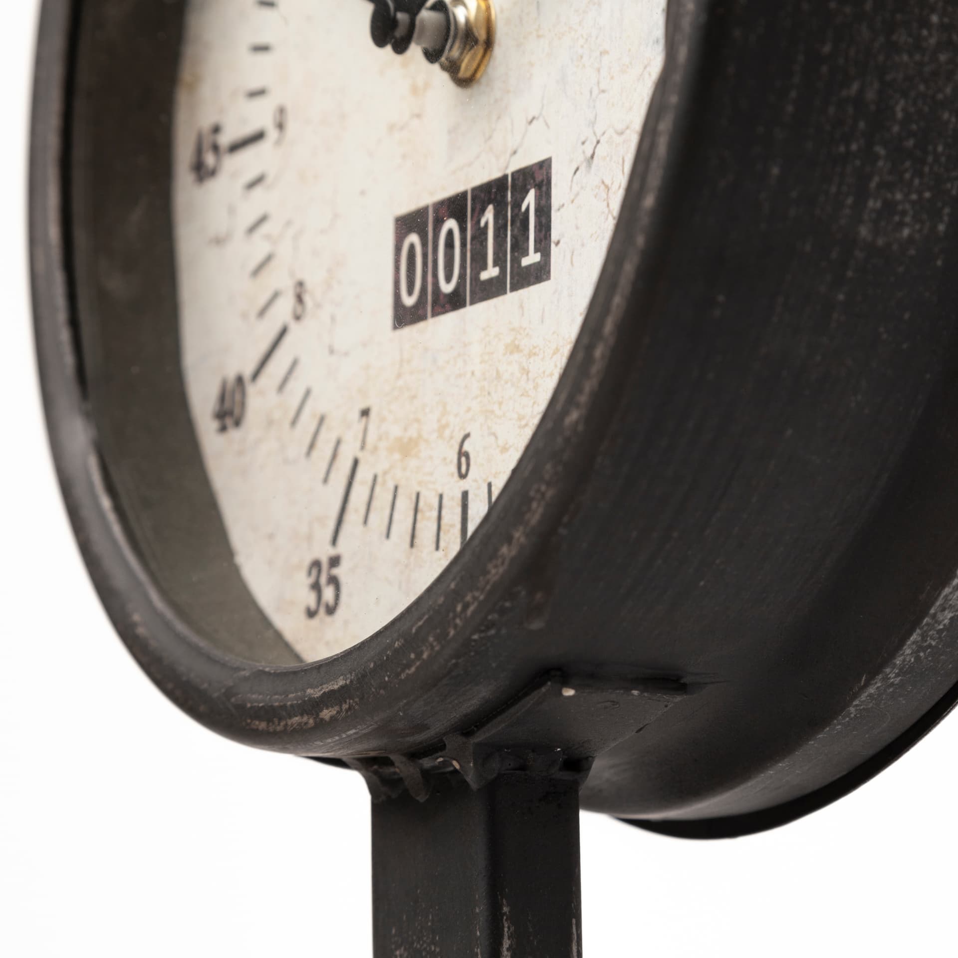 Attalack II Black Metal Round Face Table Clock — product photograph