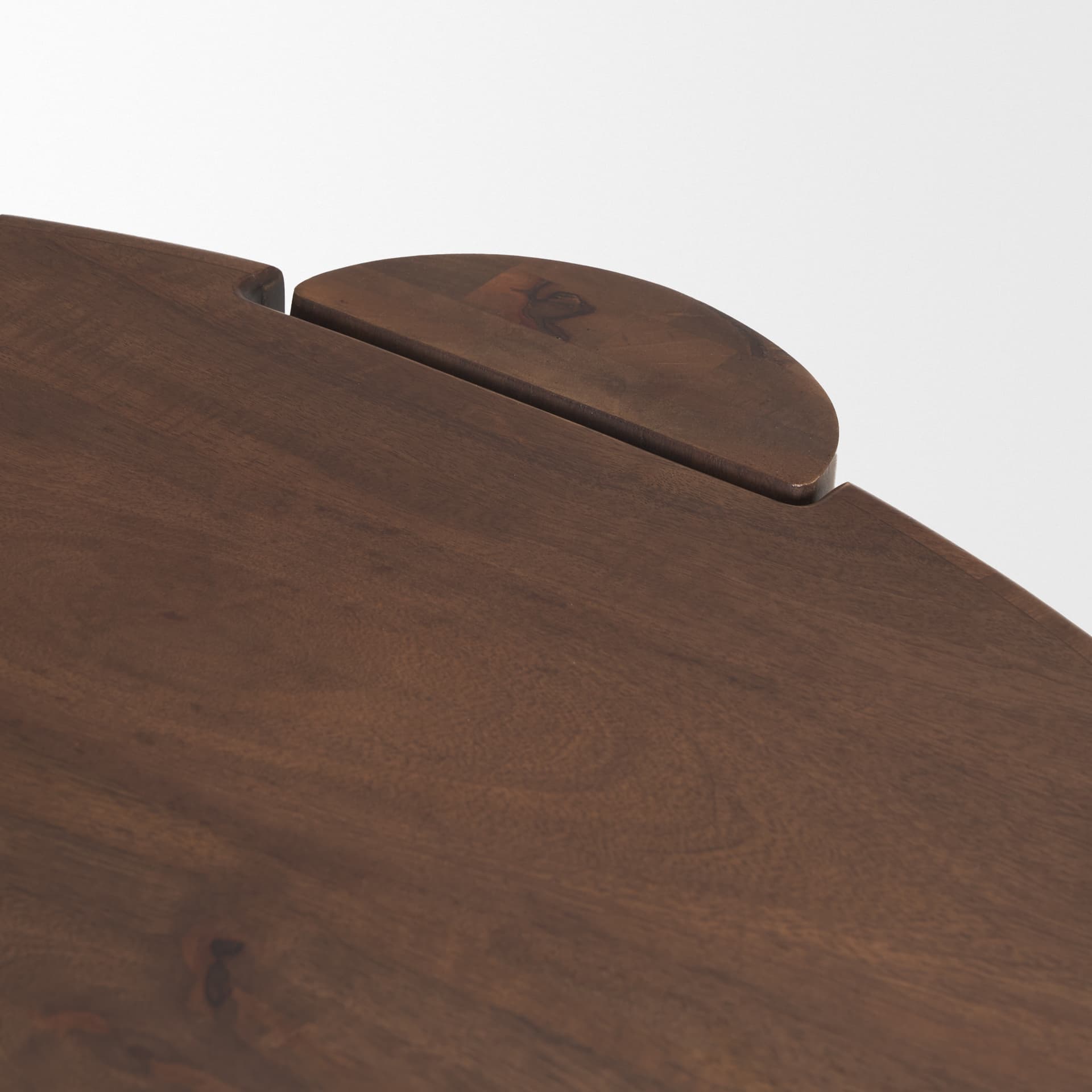 Tammar Round Wood w/ Tapered Legs Coffee Table — product photograph