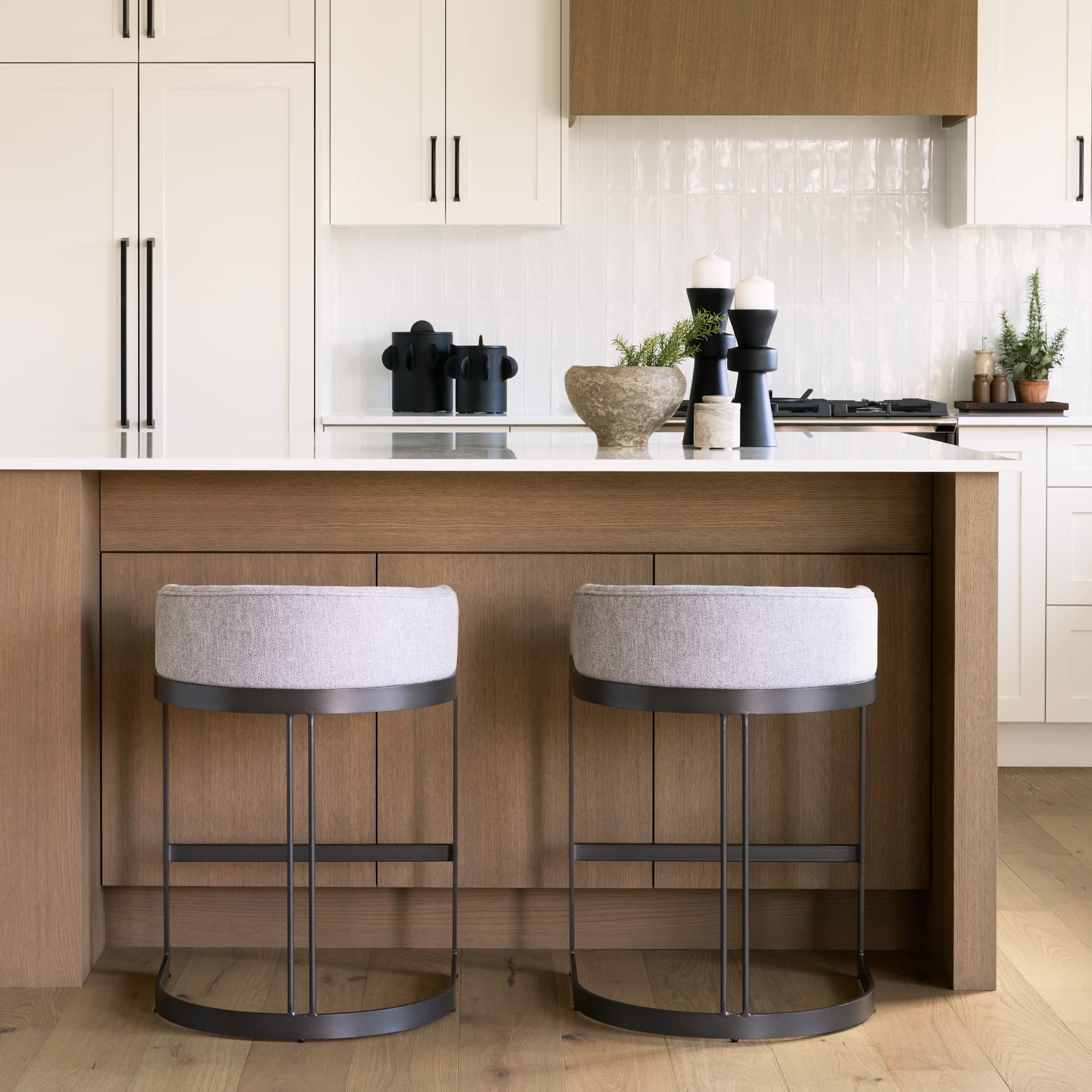 Hollyfield Low Back 28.7in Seat Bar Stool | II Gray Fabric w/ Counter — product photograph
