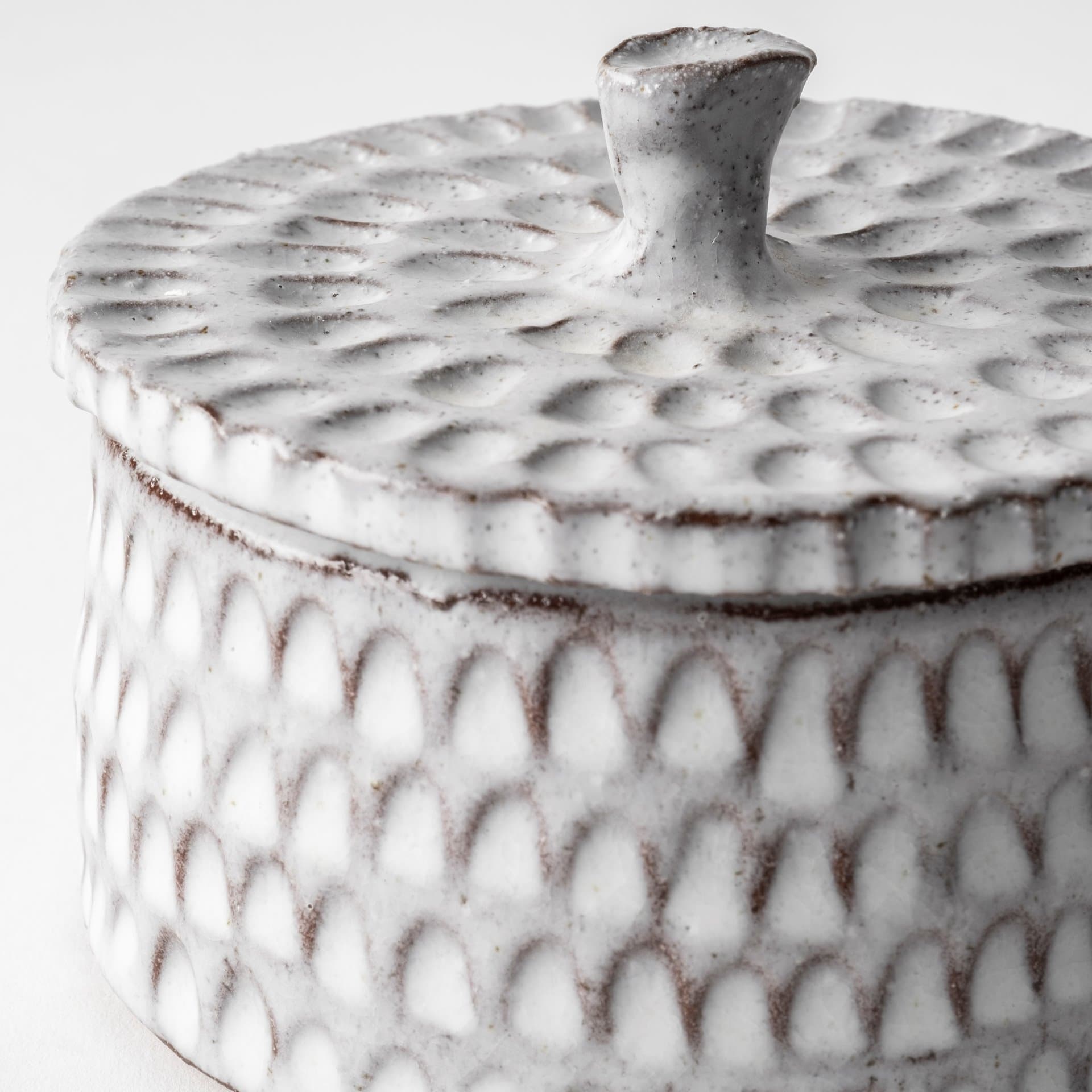 Azul (Small) 5L x 5W Gray Ceramic Detailed Decorative Box — product photograph