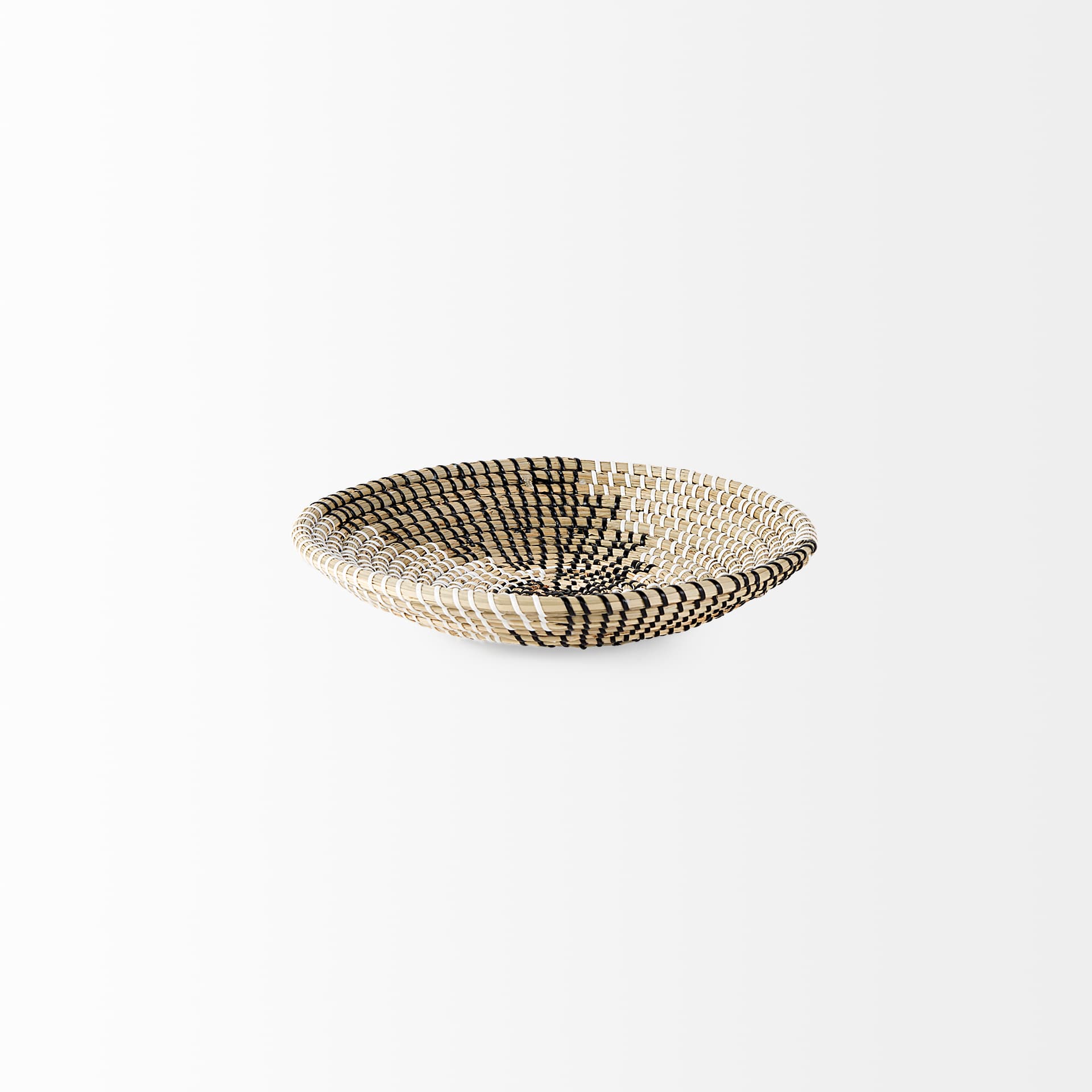 Luna 12.0L x 12.0W x 2.0H Light Brown Seagrass Round Wall Hanging Plate — product photograph
