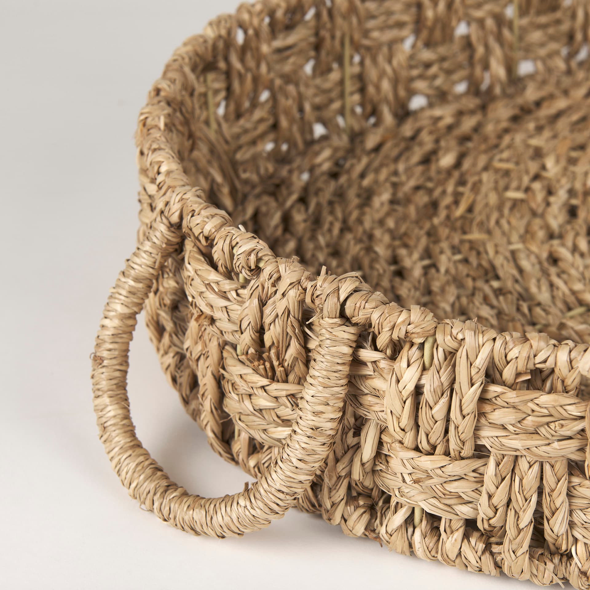 Haini Set of 2 Large Basketweave Seagrass Trays w/ Loop Handles — product photograph