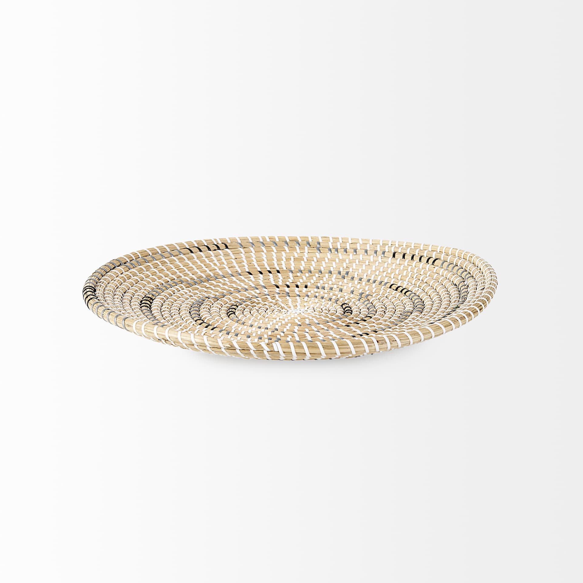 Avel 18.0L x 18.0W x 3.0H Light Brown Seagrass W/Dark Brown String Round Wall Hanging Plate — product photograph