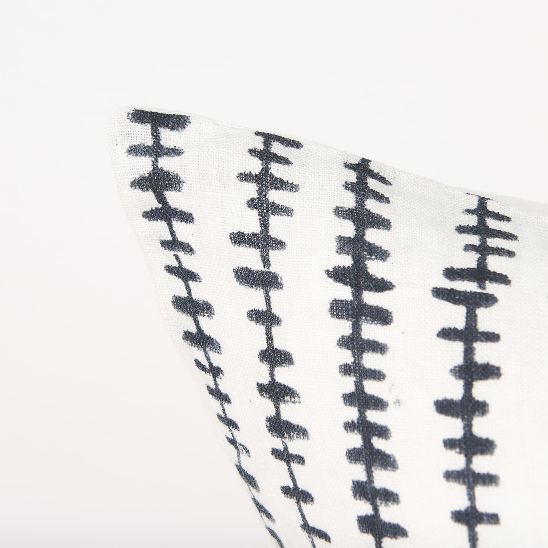 Jenna 22x22 Cream w/ Black Print Linen Square Decorative Pillow Cover — product photograph