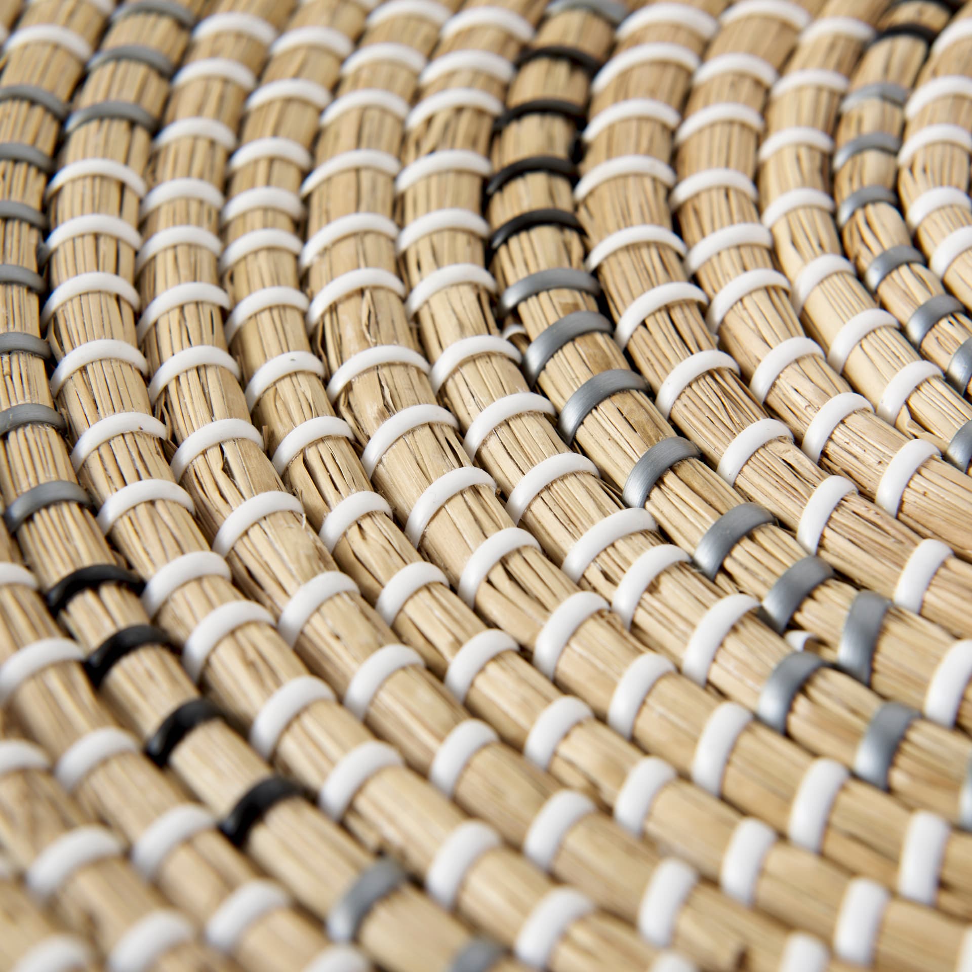 Avel 18.0L x 18.0W x 3.0H Light Brown Seagrass W/Dark Brown String Round Wall Hanging Plate — product photograph