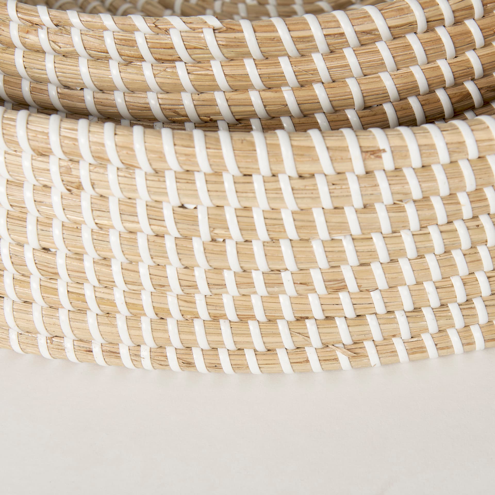 Kalama Set of 2 Large Round Seagrass Trays w/ Handles — product photograph
