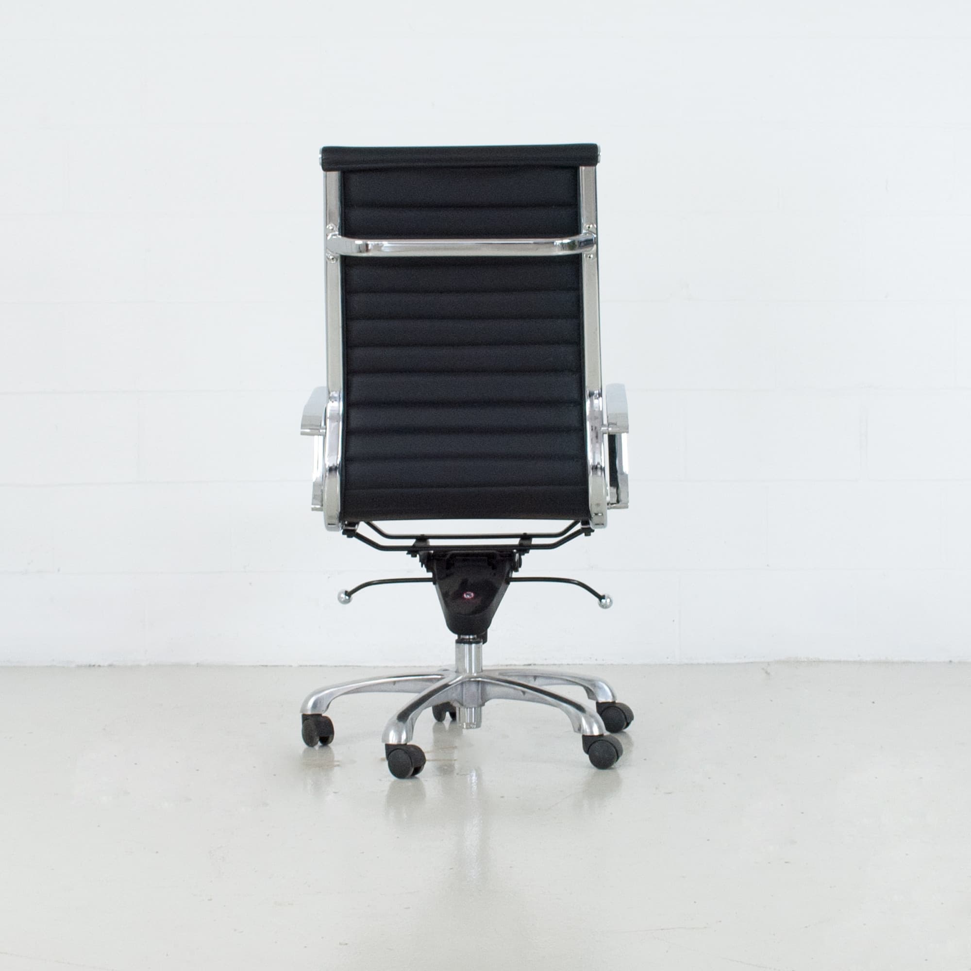 Office Chair Leatherette Seat Black — product photograph