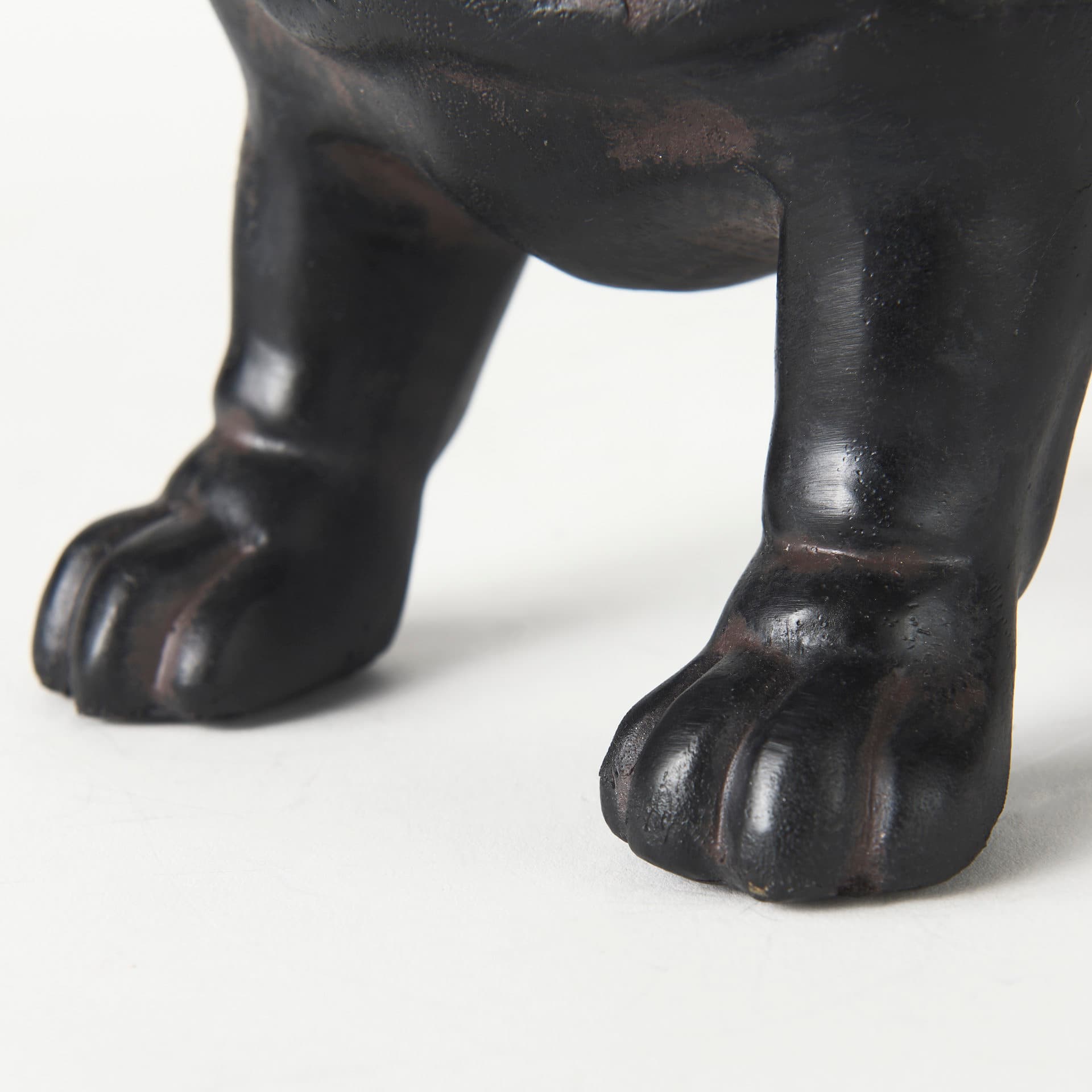 Hugo 5L x 13W Black Resin Bulldog — product photograph