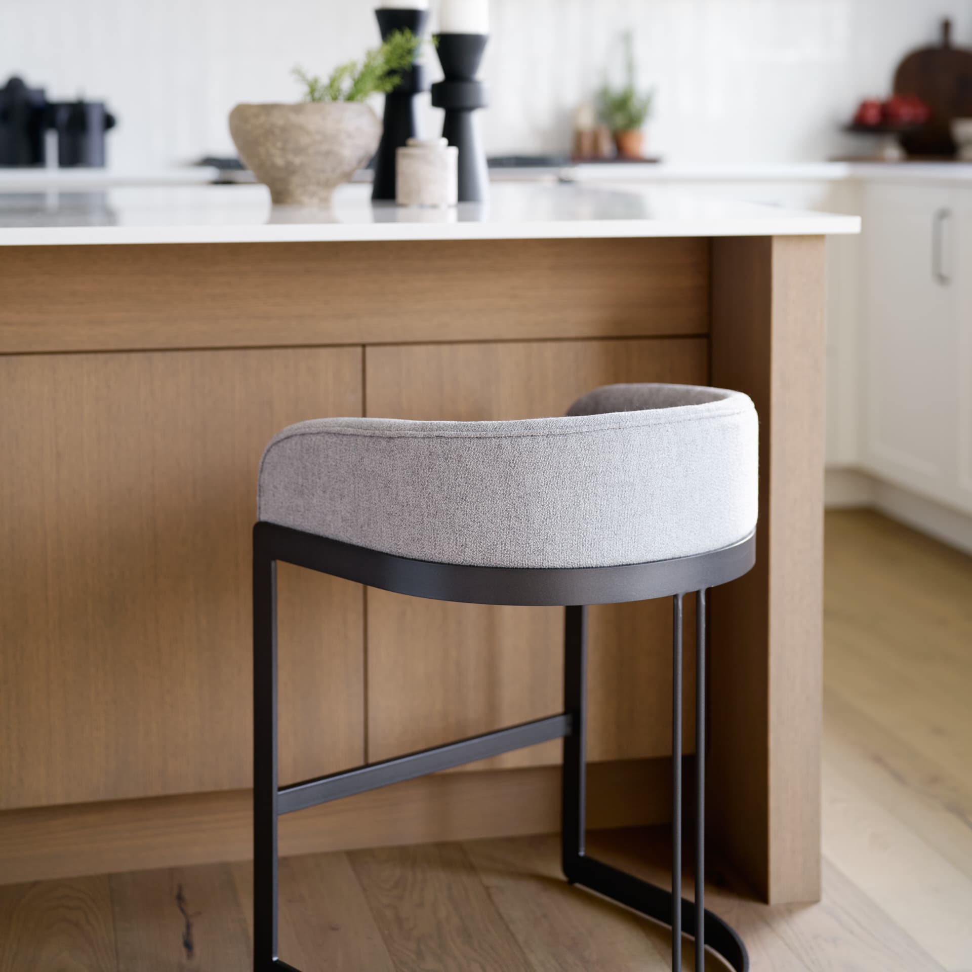 Hollyfield Low Back 28.7in Seat Bar Stool | II Gray Fabric w/ Counter — product photograph