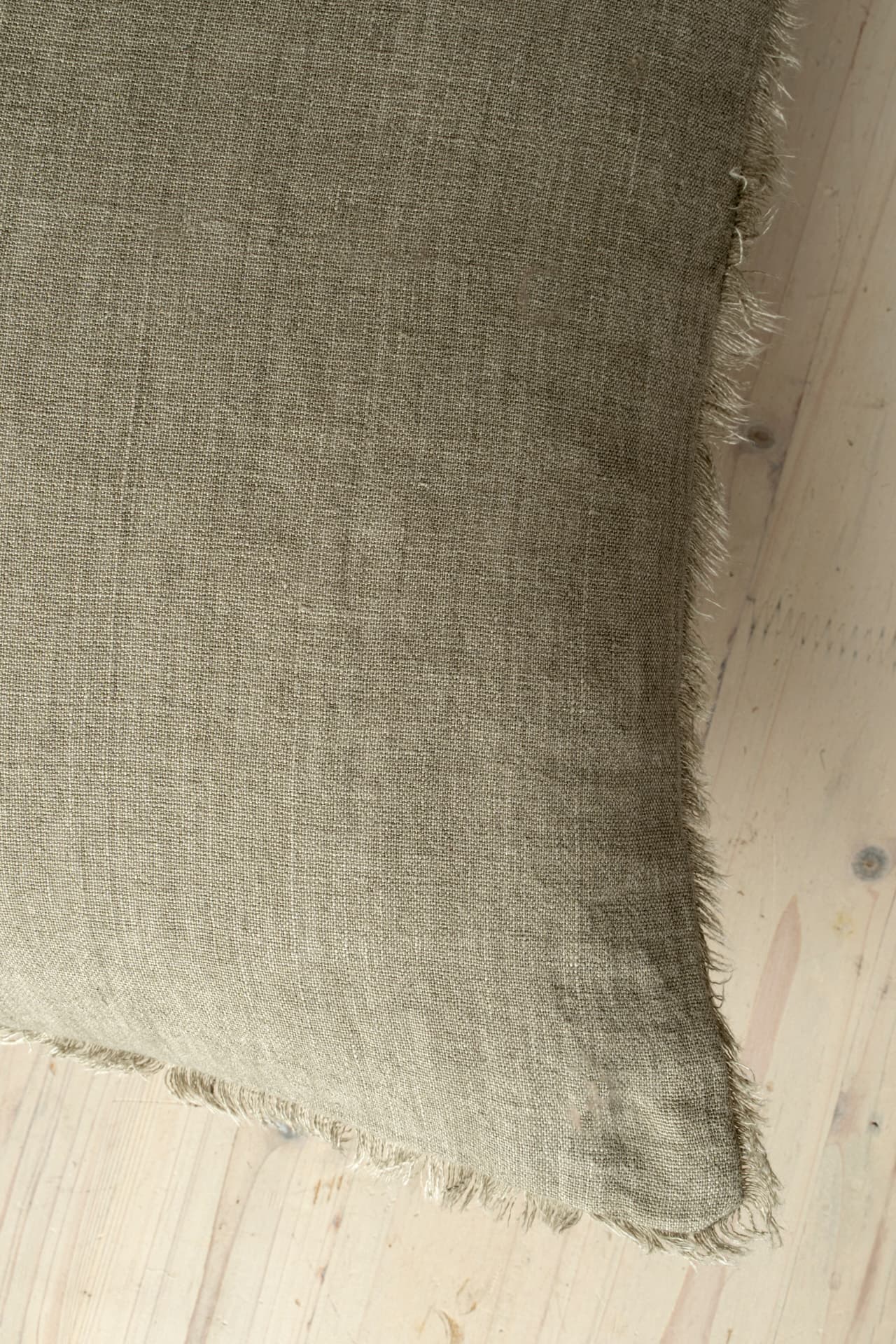 Lina 24x24 Mink Linen Decorative Cover w/Filler — product photograph