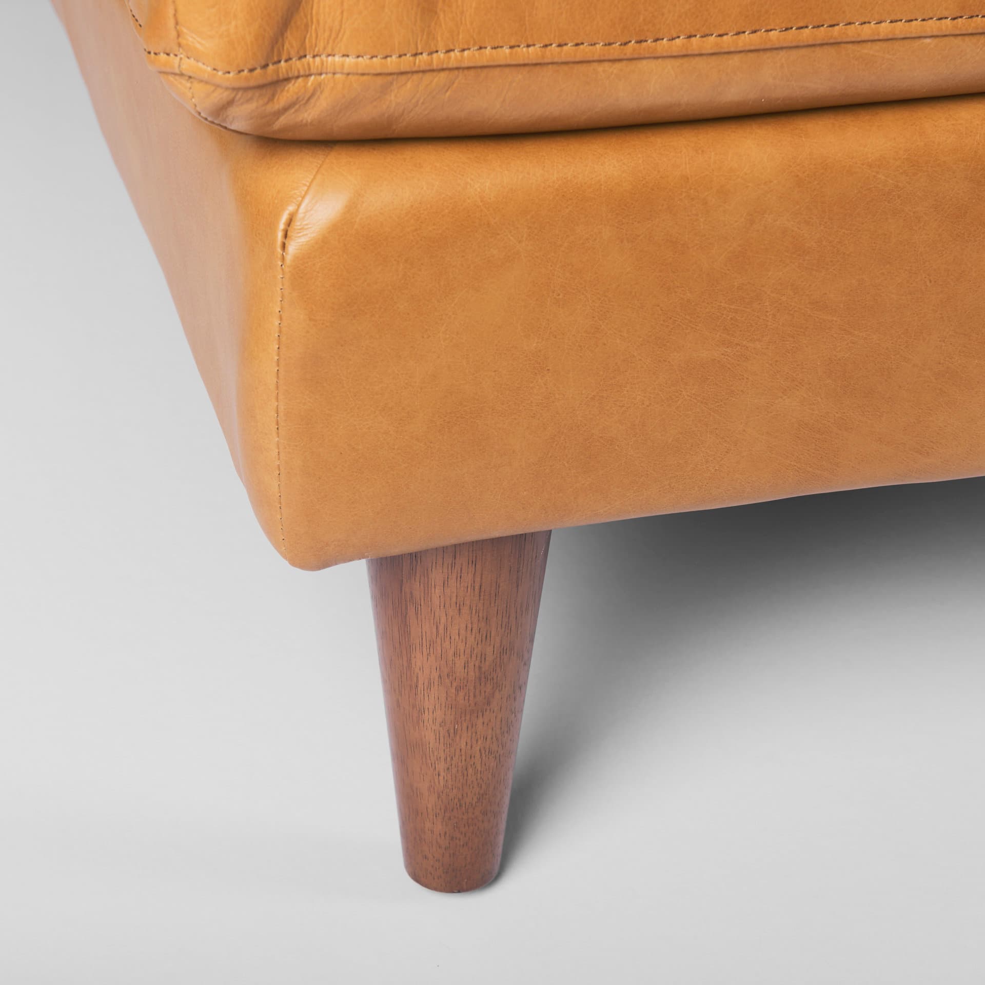 Elton 111.4L x 68.1W x 34.3H Tan Leather Right Chaise Sectional — product photograph